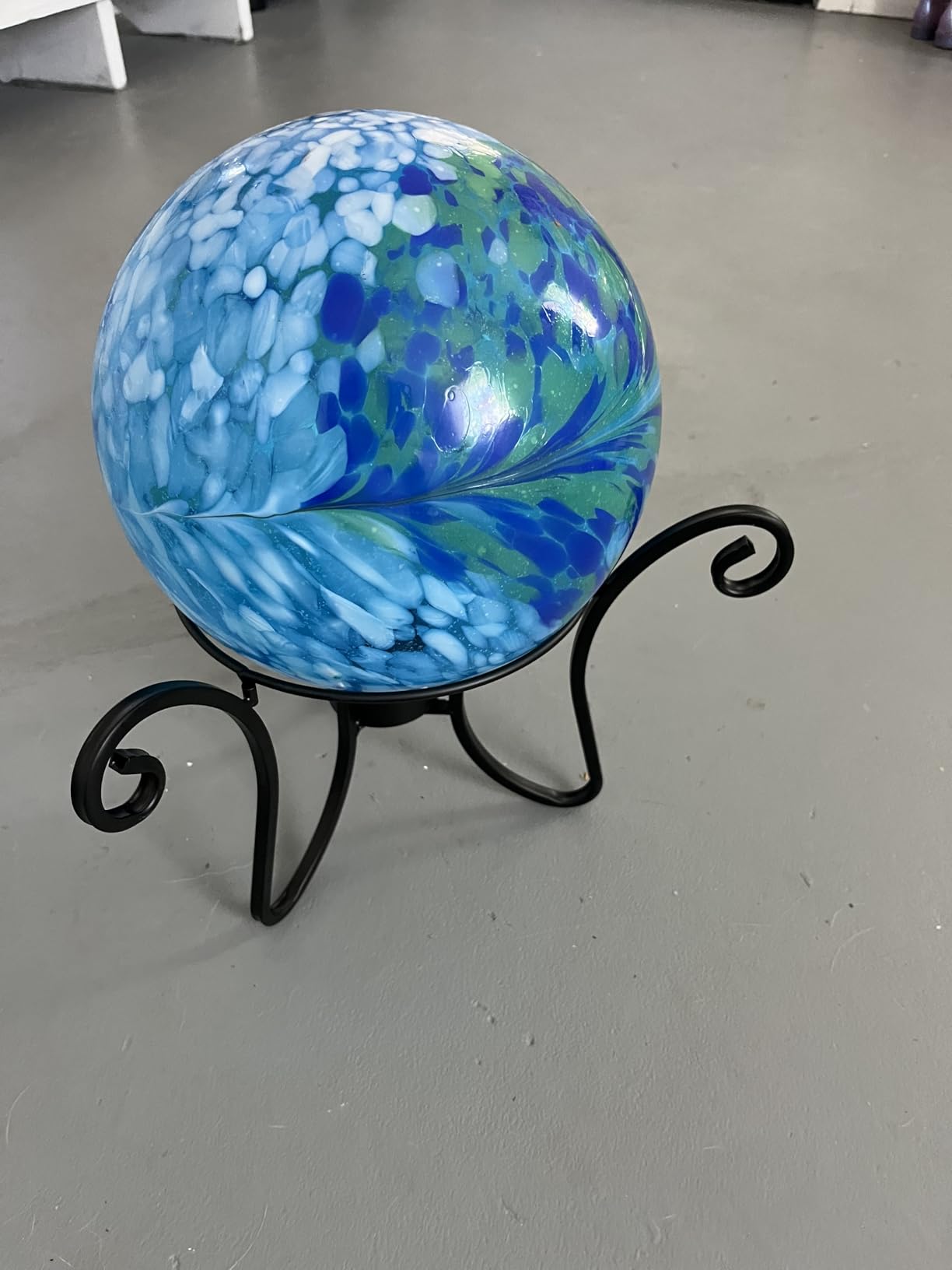Lily's Home Metal Gazing Ball Stand - Durable Rust-Resistant Display Stand for 10 to 12 inch Balls - Indoor/Outdoor Ornament Decor - Ideal Garden Plant Stand or Gift Accessory (Foldable) customer photo 2