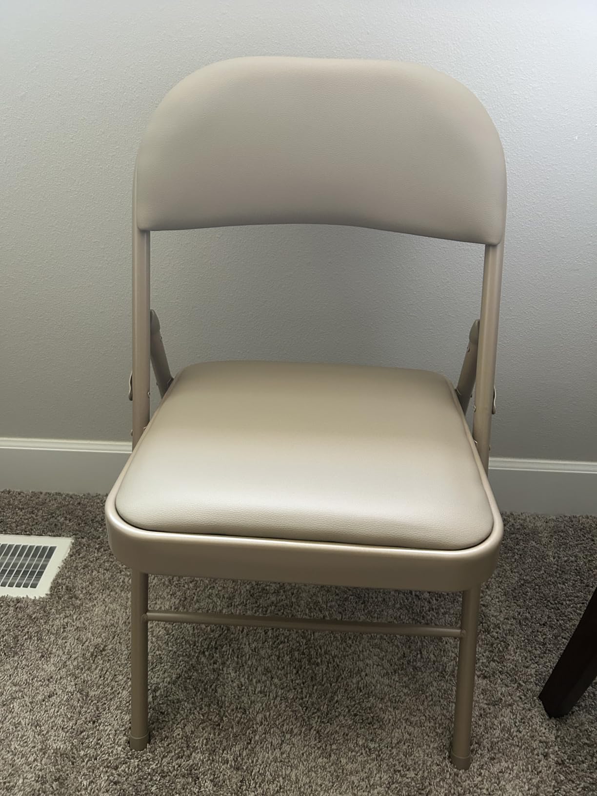 Oline Vinyl Folding Chairs, Padded Vinyl Cushion Chairs with Durable Metal Frame, Indoor Outdoor Stackable Foldable Guest Chairs for Office Wedding Kitchen Dining, 300lb Capacity (Khaki, 2 Pack) customer photo 2