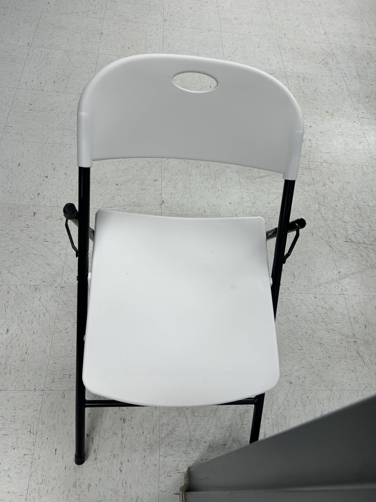VINGLI Folding Chairs, Plastic Foldable Chair, Capacity up to 350 lbs, Portable Seating for Indoor Outdoor Events Parties Camping Work School Commercail (6, White) customer photo 2
