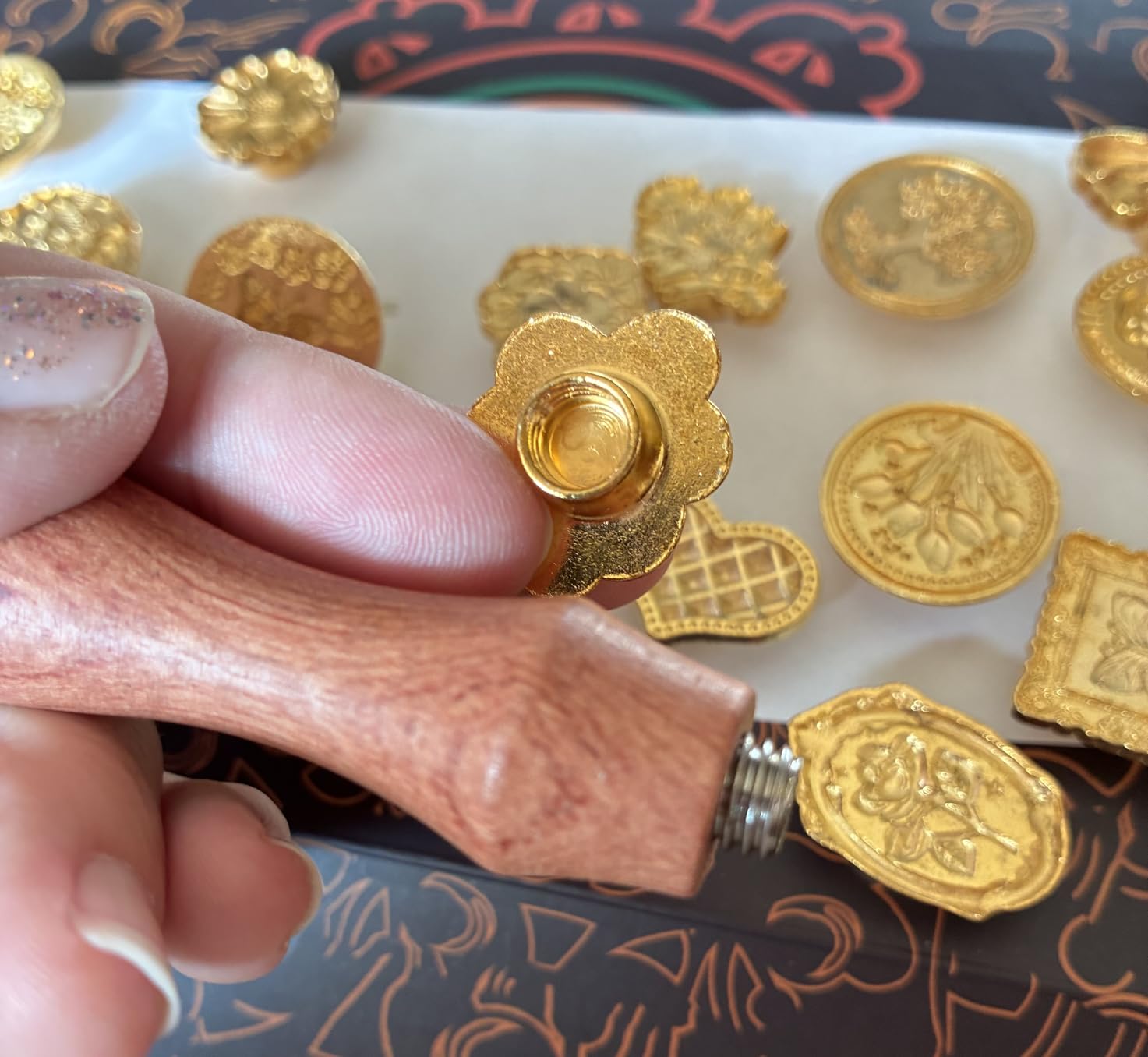 Draupnir Wax Seal Stamp Kit, 21pcs Vintage Classic Sealing Wax Stamp Heads with Wooden Handle, Gold, Ideal for Wedding, Party Invitations, Gift Wrapping customer photo 2