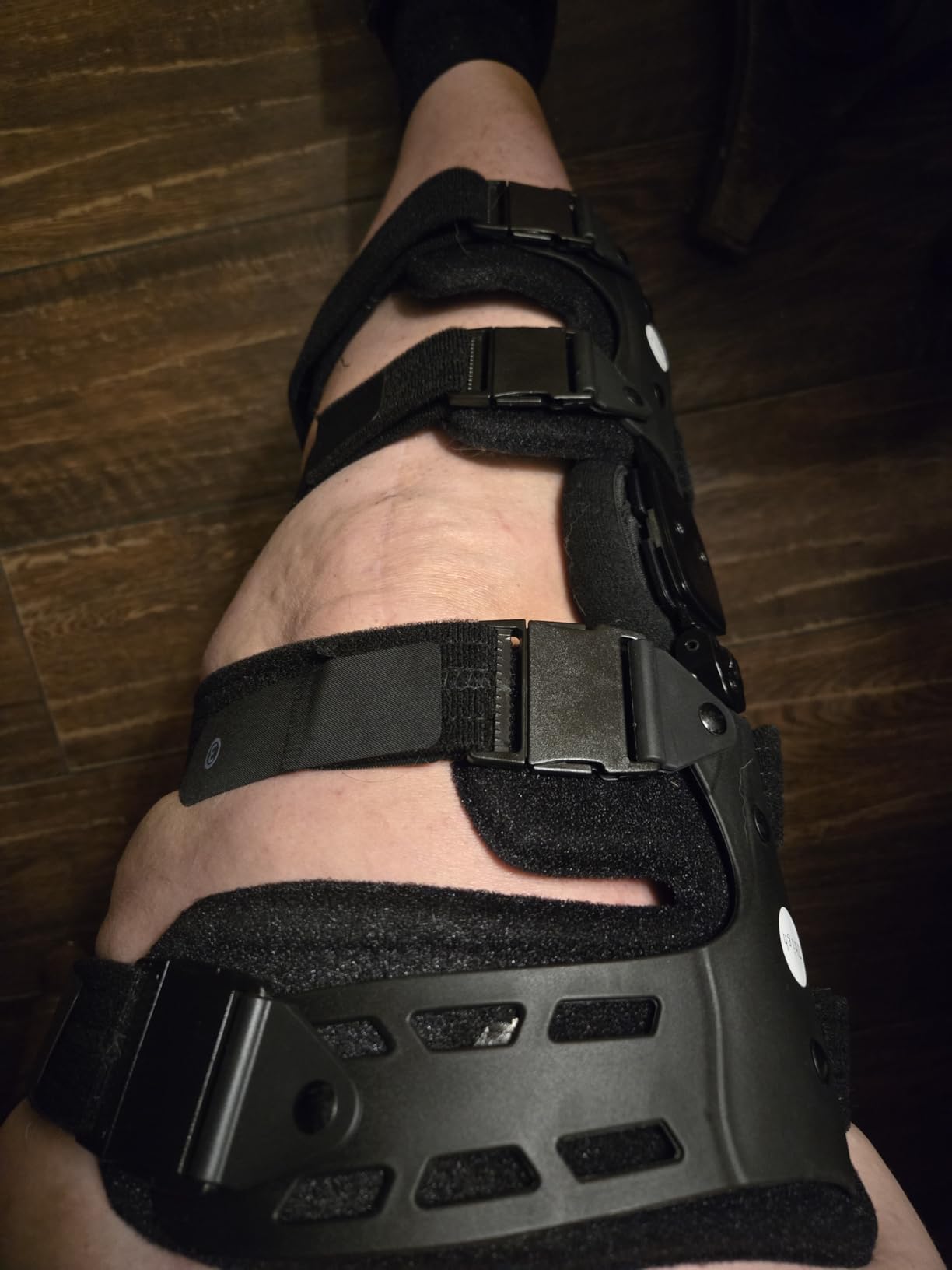 OA Unloader Knee Brace, Adjustable 3-Point Medial/Lateral Offloading Support for Osteoarthritis Pain, Bone-on-Bone Joint Degeneration & Recovery, ROM Control, Universal Fit for Men & Women, Black, Right customer photo 2