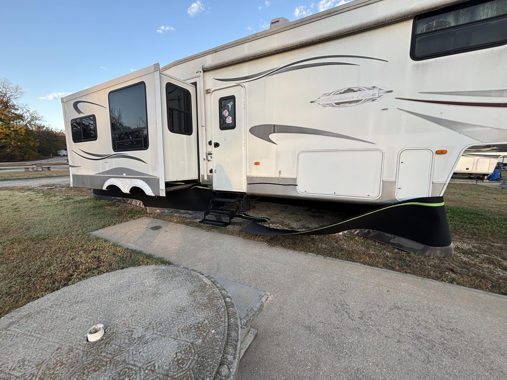 No Drilling Required Insulated Skirting for Travel Trailers 95cm Tall Skirting for Rv Wind and Snow Proof Trailer Skirting for Mobile Home, 20m/65ft customer photo 1