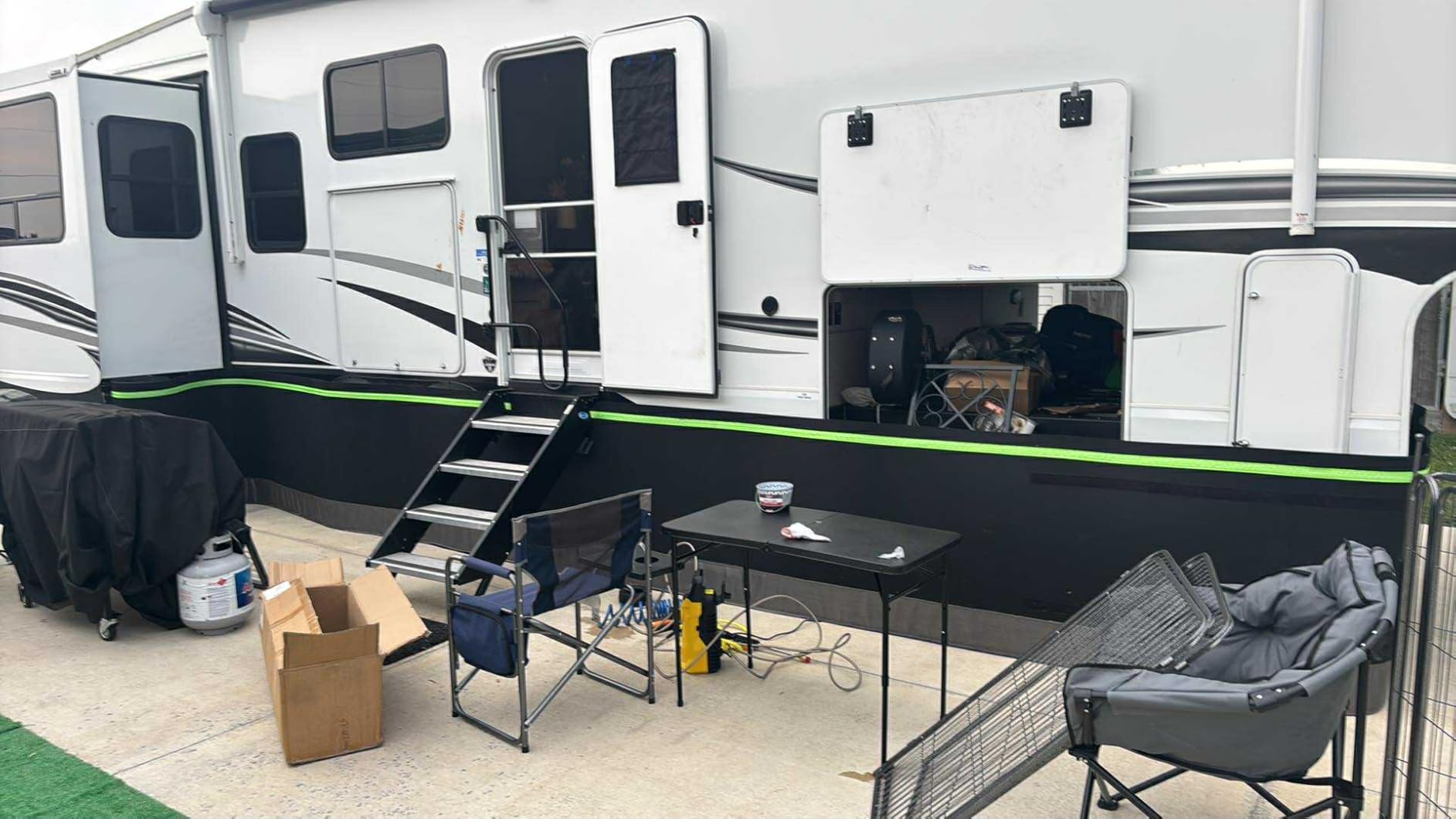 No Drilling Required Insulated Skirting for Travel Trailers 95cm Tall Skirting for Rv Wind and Snow Proof Trailer Skirting for Mobile Home, 20m/65ft customer photo 2