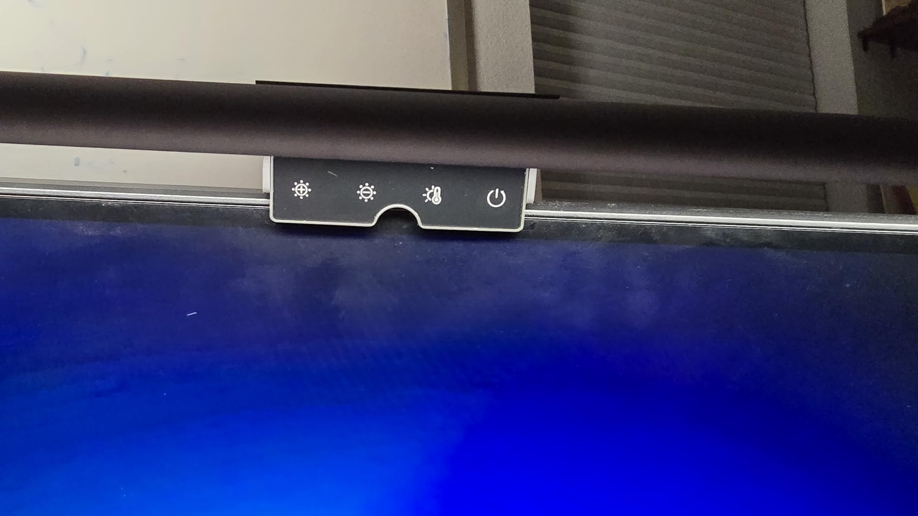 YEELIGHT Monitor Light Bar, Computer Monitor Lamp for Home Office Gaming, 250LM No Glare Eye-Care LED Screen Bar, Touch Control USB Reading Desk Lamp with Stepless Dimming for Flat & Curved Monitor customer photo 2