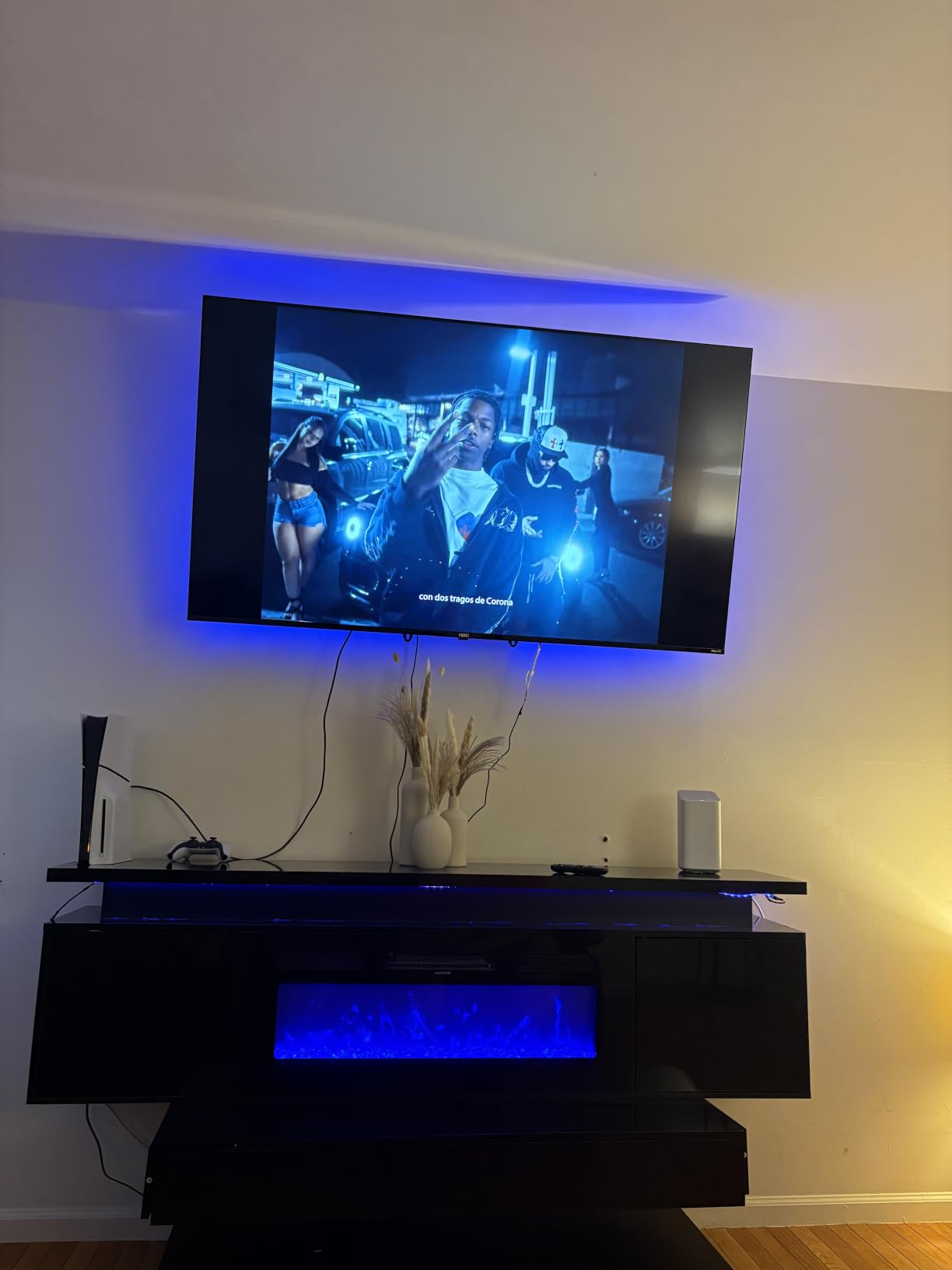 monTEK Heavy Duty Full Motion TV Wall Mount for 37-90 Inch TVs up to 165 lb | Dual articulating arms extend 16.6 in; smooth tilt and swivel, 4X load tested, max VESA 600x400 mm, 12/16 in wood studs customer photo 1