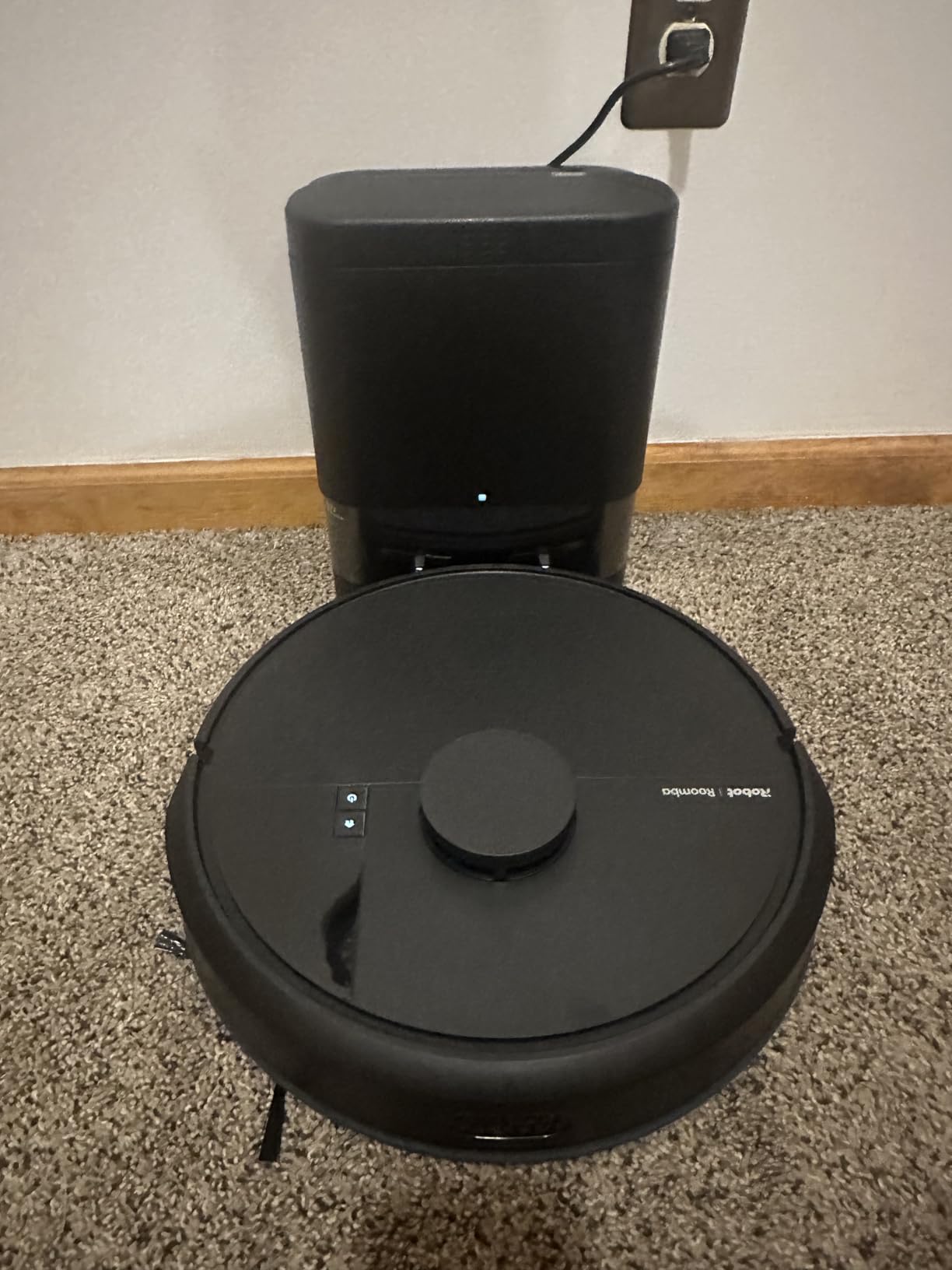 iRobot Roomba 105 Vac Robot Vacuum with AutoEmpty Dock - Self-Empties for 75 Days, Easy to use, Intense Power-Lifting Suction, LiDAR Navigation, Multi-Surface Cleaning, Cleans in Neat Rows customer photo 1