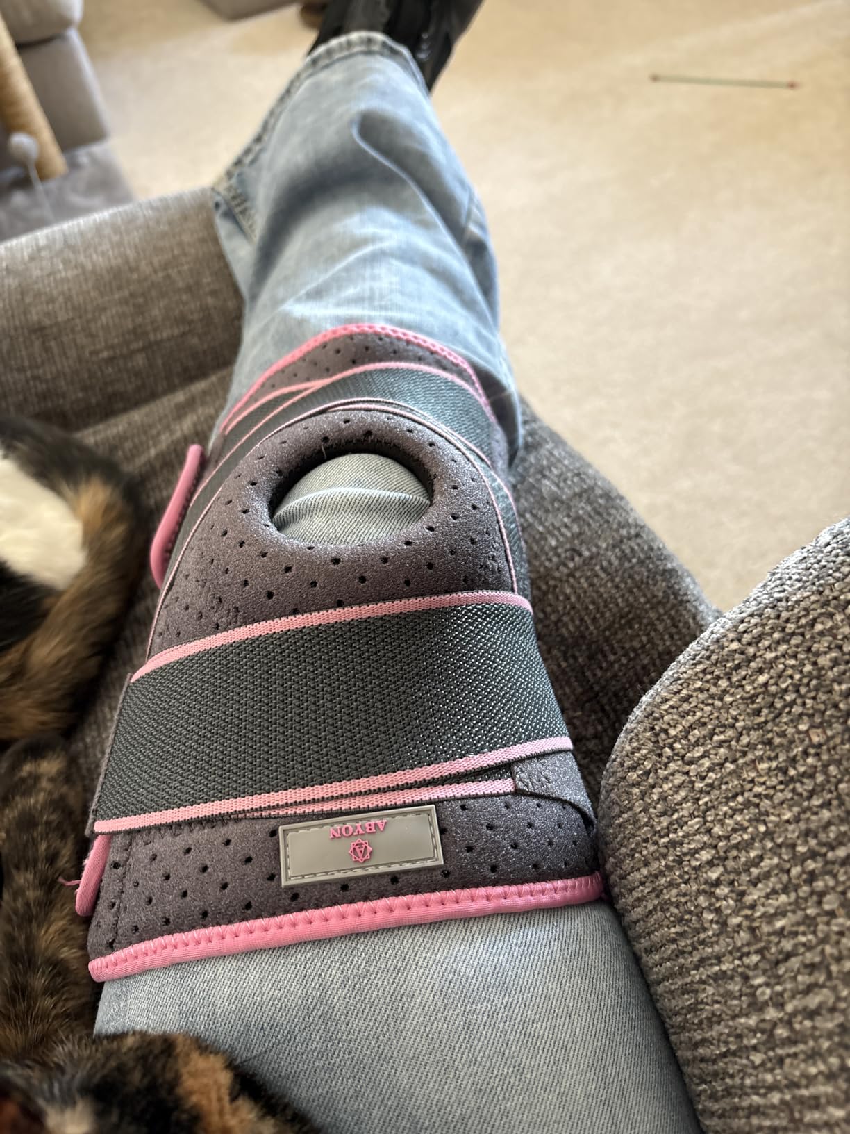 ABYON Knee Brace for Men & Women Meniscus Tear, Knee Support with Dual Side Stabilizers & Crossed Compression Straps for Knee Pain Relief, ACL, Arthritis and Post-Surgery Recovery customer photo 1