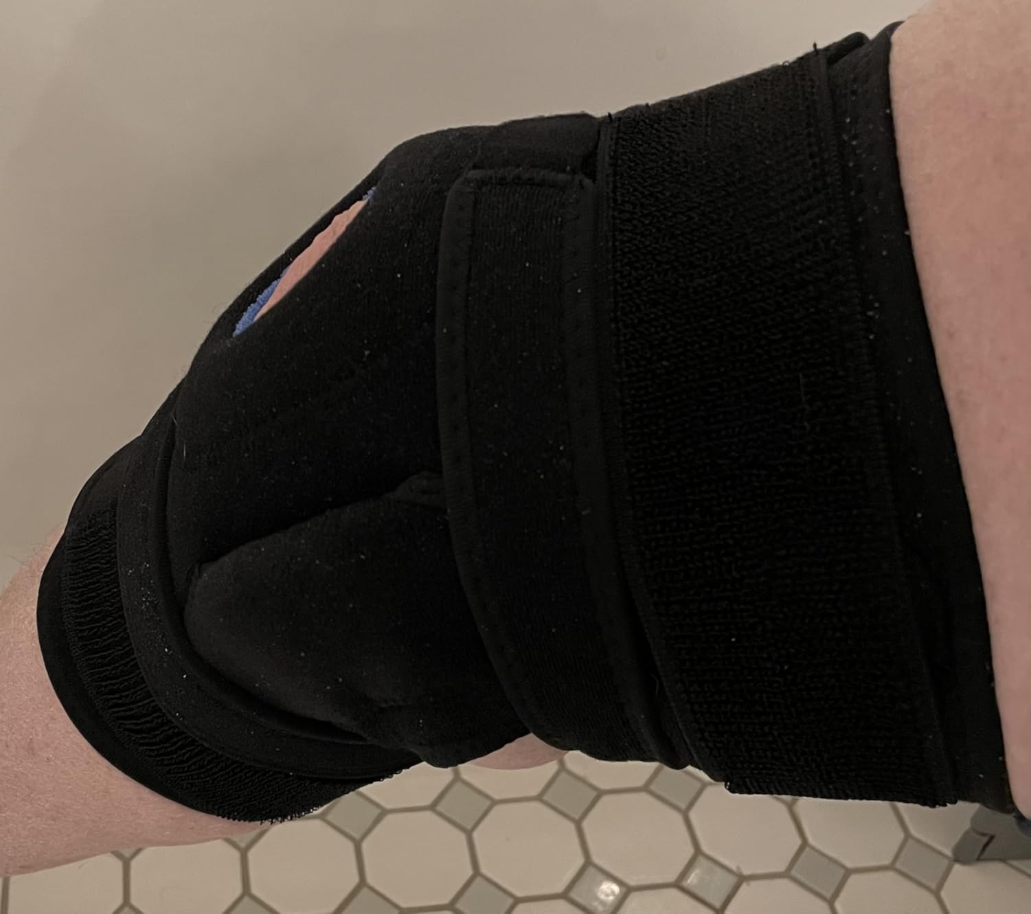 Comforband Adjustable Hinged Knee Brace - Dual Side Hinges for ACL, PCL, MCL Injury Support, Meniscus Tear, Arthritis Pain Relief, Post-Surgery Recovery (Black, L/XL) customer photo 1