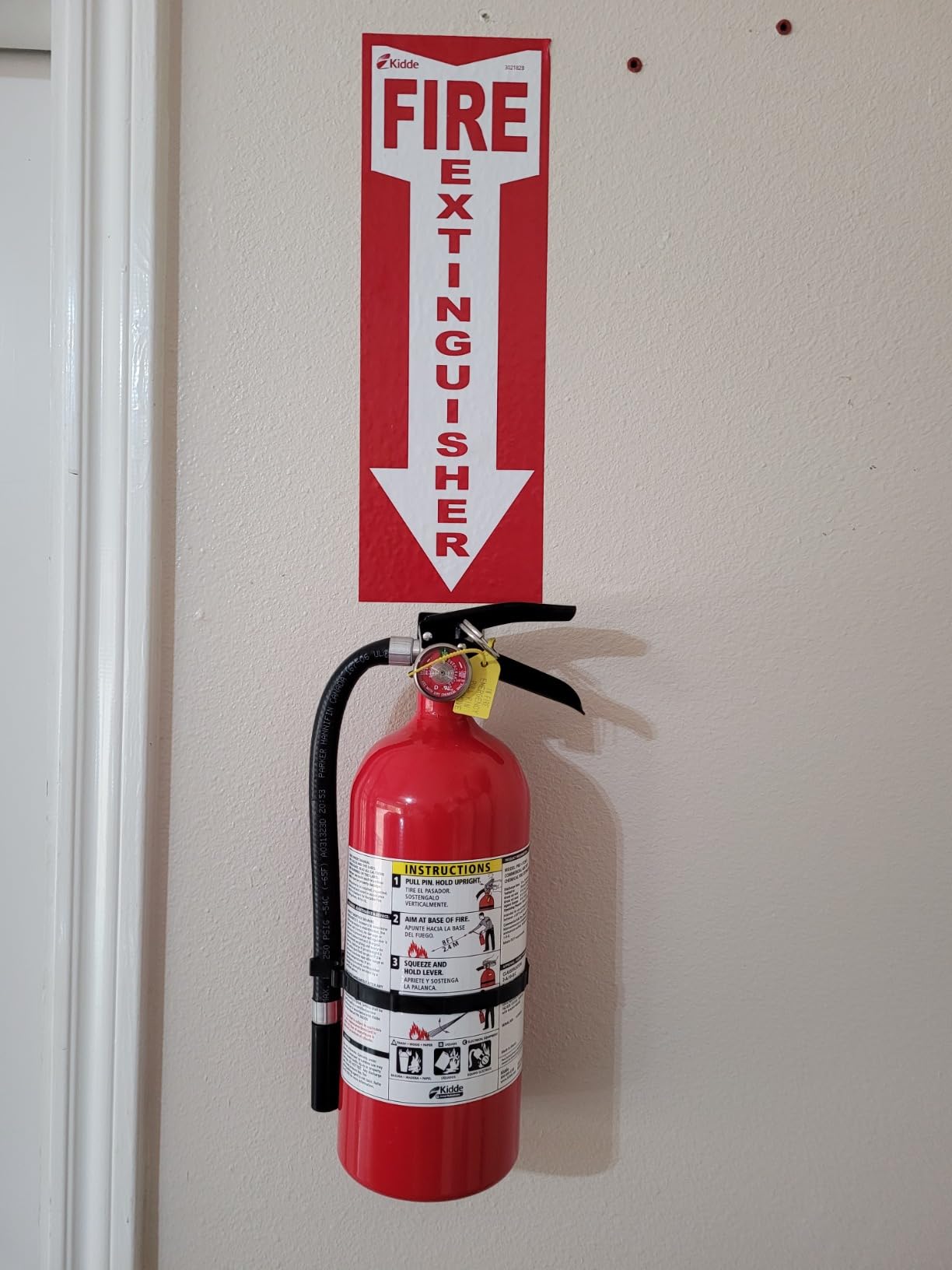Kidde Pro 210 Commercial Fire Extinguisher, 2-A:10-B:C, PRO-4MP-1, 2 Pack | Rechargeable and Reusable Extinguisher for Small to Medium Common, Flammable Liquid, & Electrical Fires, 4 lb. Dry Chemical customer photo 1