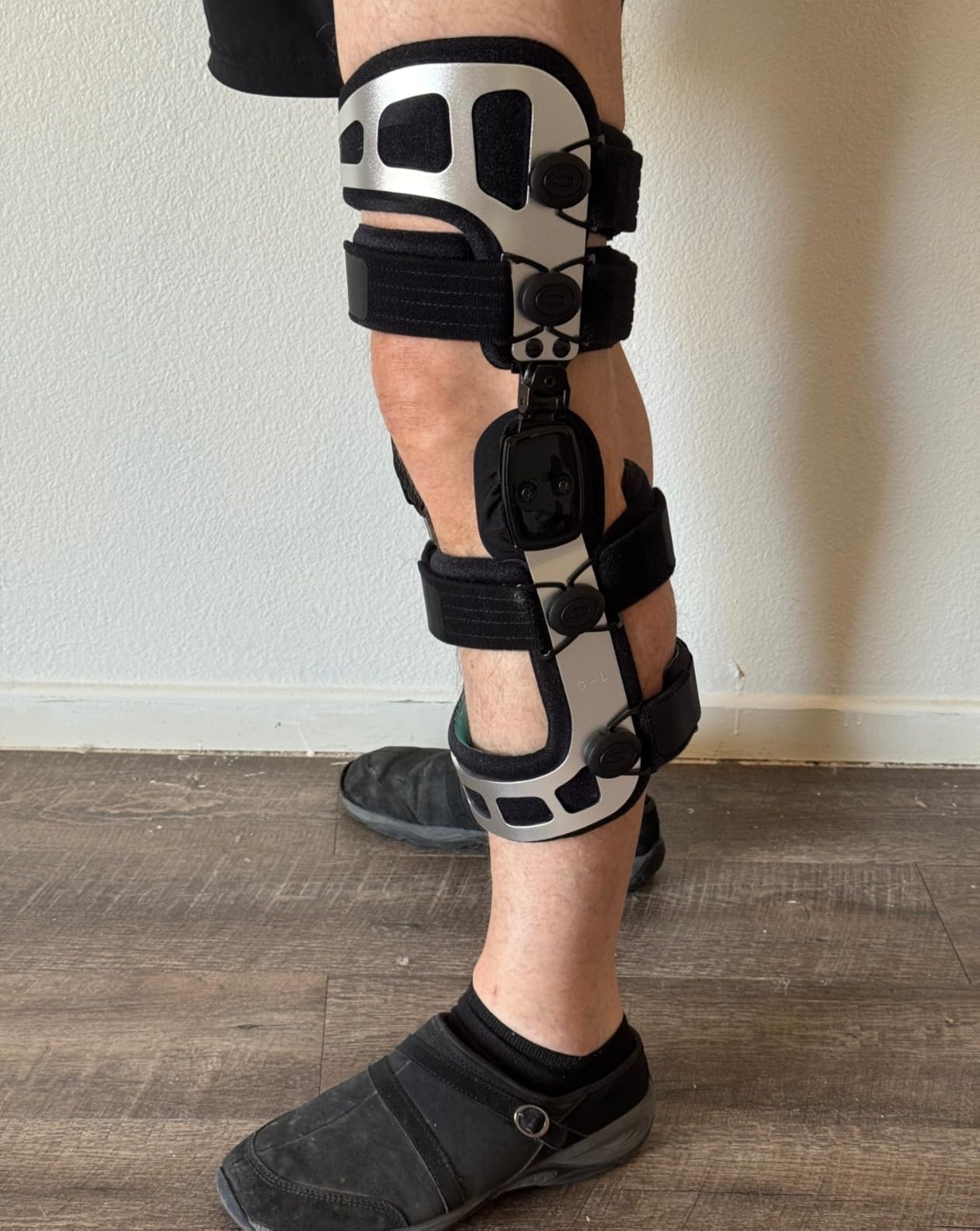 Dual Unloader OA Knee Brace, Double Upright Support for Mild to Severe Osteoarthritis, Bone-on-Bone Pain Relief with Adjustable Stabilizers & Medial-Lateral Stability (L-Right) customer photo 2