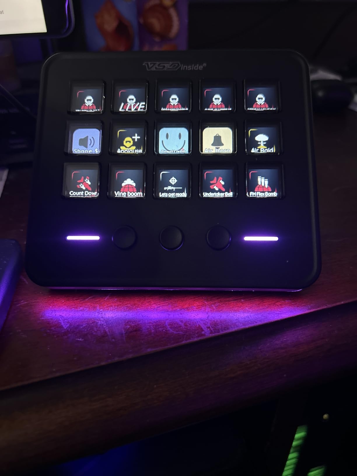 VSDINSIDE Macro Keypad, Stream Controller Deck Gaming Streaming Shortcut Keyboard, 18 Programmable Keys Customizable Visual AI Pad USB Soundboard for OBS, YouTube, Desk Office Setup, Laptop, PC, Mac customer photo 2