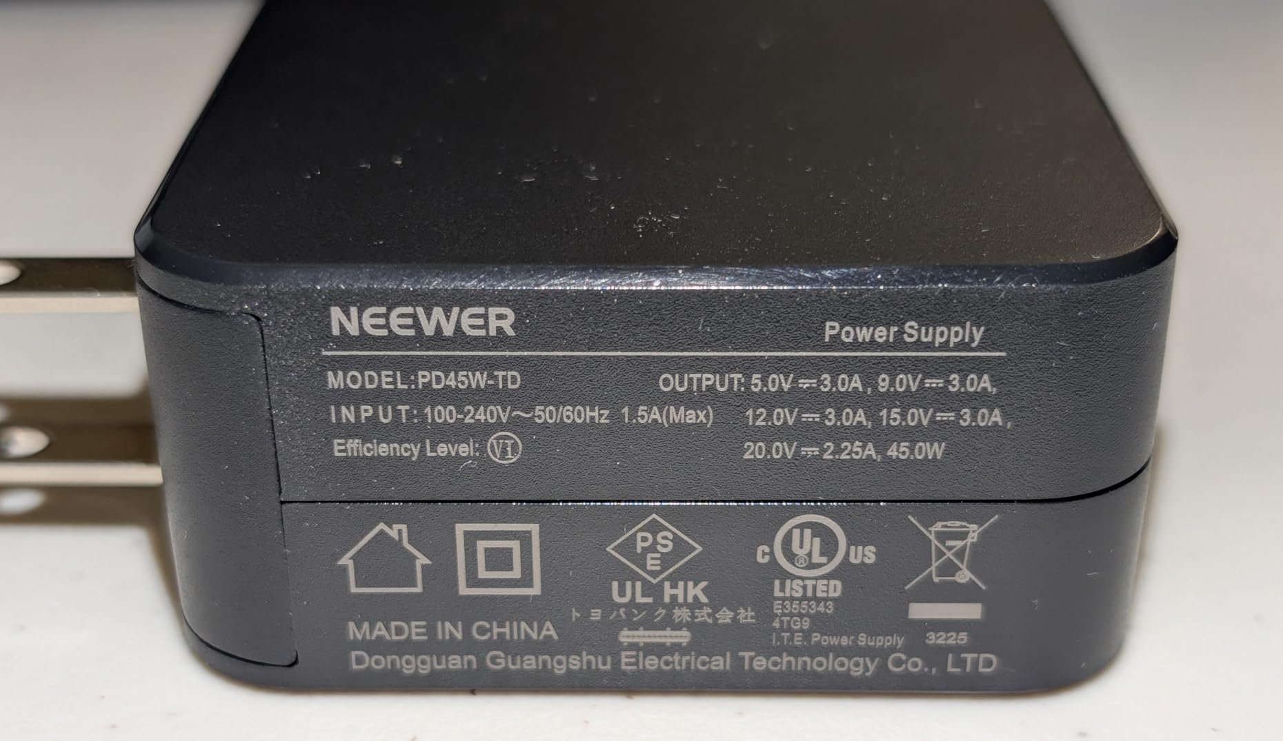 NEEWER 2 in 1 Four Channel USB Battery Charger for NP-FZ100 & LP-E6, 40W Fast Charging, Plastic Backup Power Supply Compatible with Sony A6700 A7III FX3 FX30 A7IV Canon EOS R5 II, NW-ZP4 customer photo 1