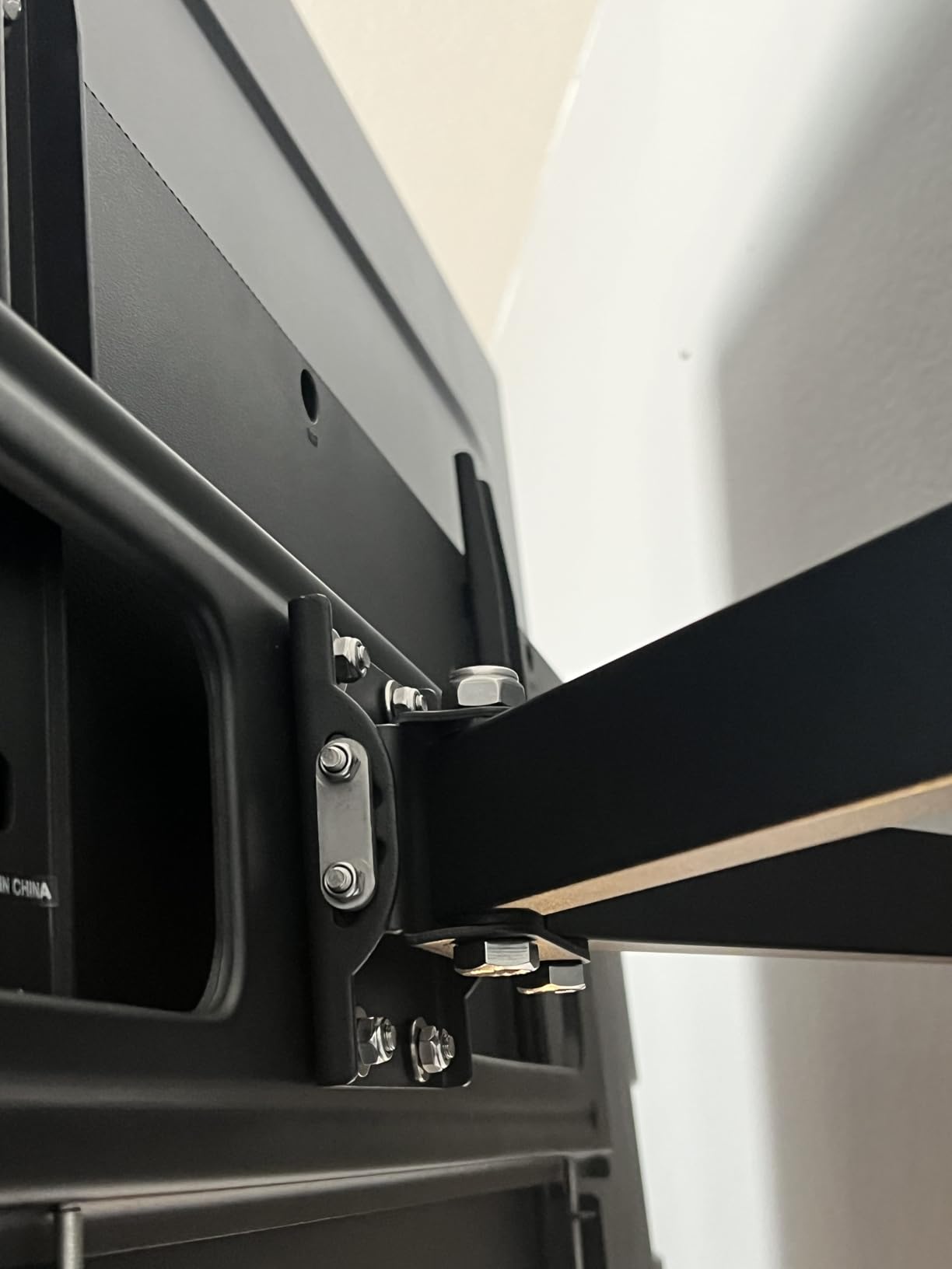 VIVO Outdoor Full Motion TV Wall Mount for 37 to 80 inch Screens, Articulating Bracket Holds up to 110 lbs, Max VESA 600x400, Black, MOUNT-TV80WP customer photo 1