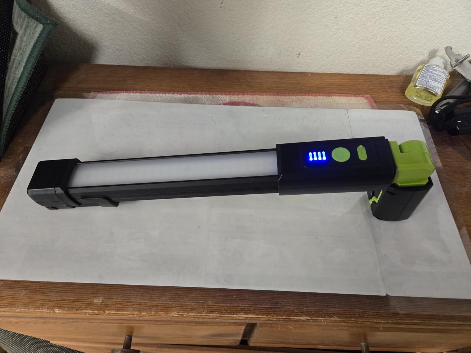 Magnetic Work Light, 2500LM LED Underhood Work Light Bar with Hooks, 4400mAh Rechargeable Work Flashlight for Car Repair, Underhood, Workshop, Emergency customer photo 1