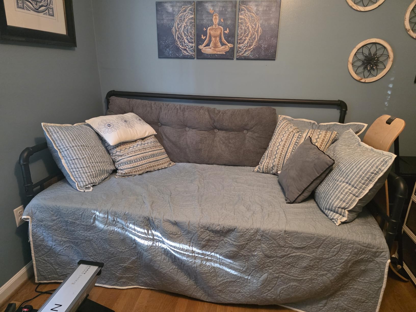 IDEALHOUSE Twin Daybed with Classic Headboard, Metal Twin Bed Frame Heavy Duty Steel Slats Support, Sofa Bed Frame for Living Room, Guest Room Noise Free, No Box Spring Needed, Brown customer photo 1