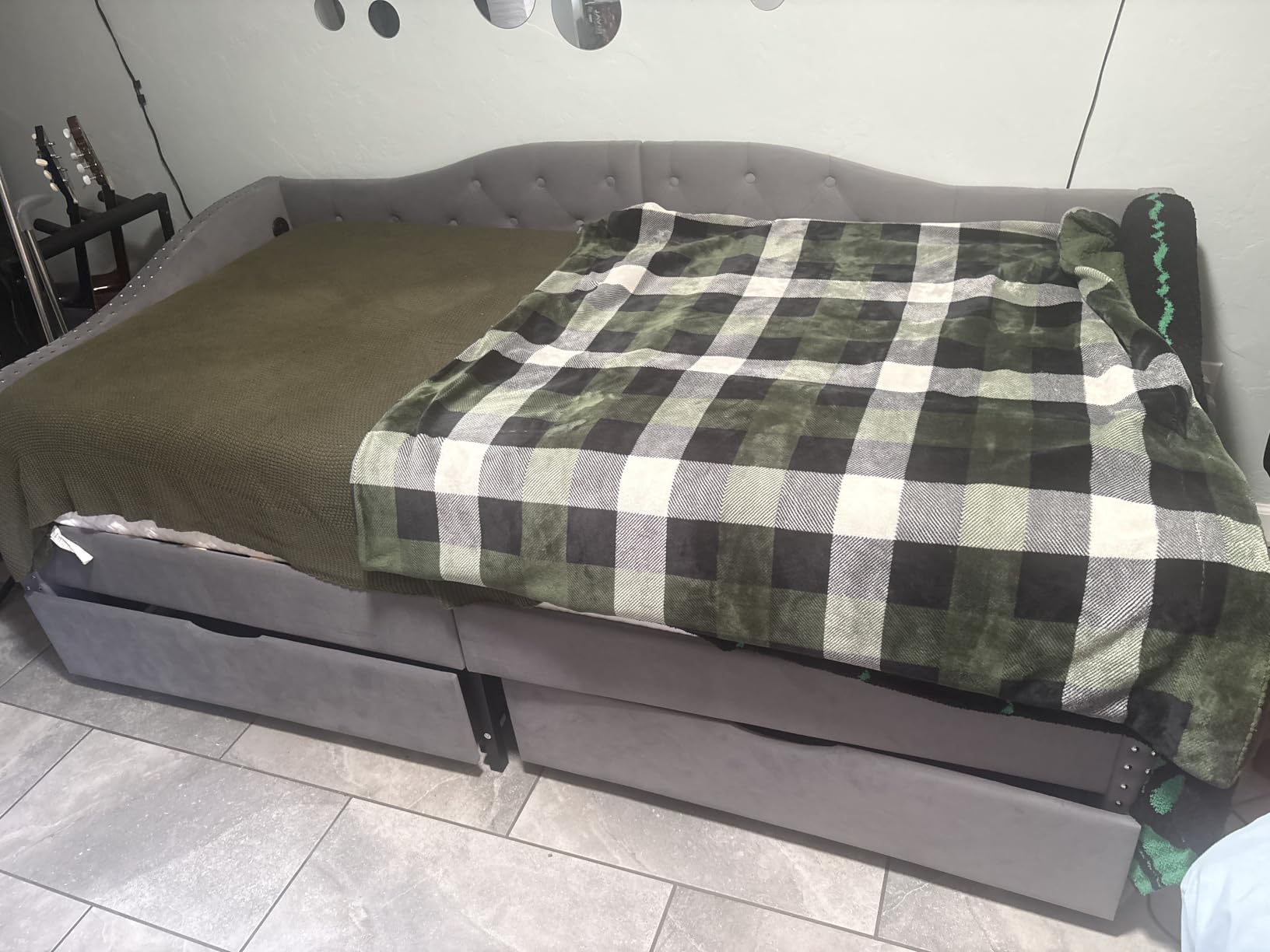 Twin Size Daybed with Storage Drawers, Upholstered Daybed with 2 USB Ports, Sturdy Metal and Wood Frame,Day Bed for Bedroom, No Box Spring Needed, Grey customer photo 1