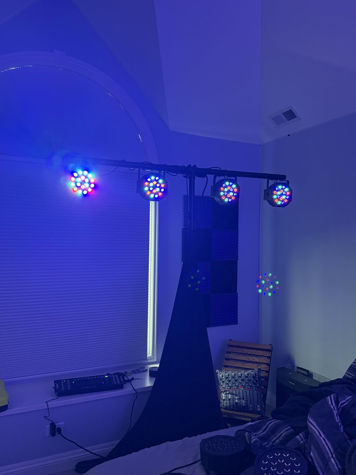 SmarketBuy Stage Lights with Sound Activated & DMX Control, 8 Pack 18x3 W LED Par Lights, Versatile DJ Light for Stage Uplighting, Wedding, Party Events, Clubs,Music Shows & Holiday Decorations customer photo 1