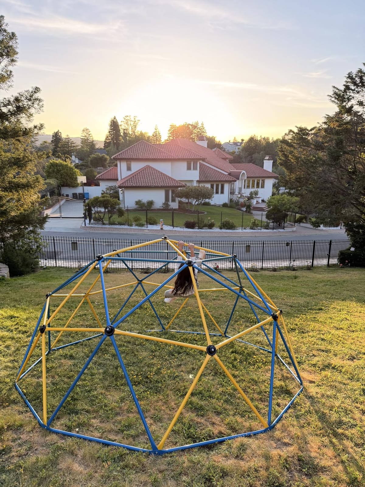 Zupapa Climbing Dome with Slide Max Load 440Lbs, 8FT Jungle Gym Monkey Bar for Backyard, 2 in 1 Outdoor Climbing Frame for Kids Age 3-8 customer photo 2