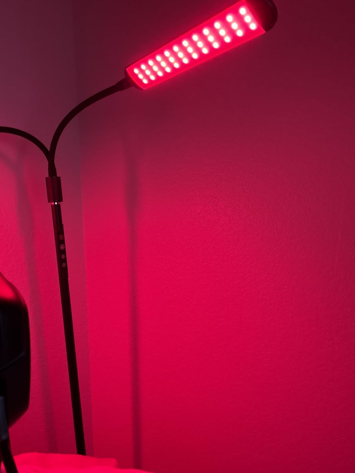 LifePro Lumaglow Red Light Therapy Lamp & Reading Lamp - 108/216 LEDs | 850nm & 660nm Near Infrared and Red Light Therapy for Body -Multi-Mode Single/Dual Head Design- Wellness and Focused Reading customer photo 1