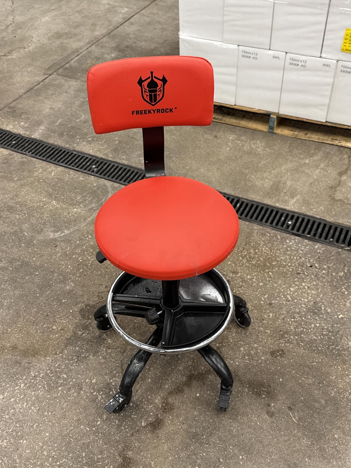 Rolling Shop Stool with Wheels, Garage Mechanic Stool Chair with Backrest, Height Adjustable Heavy Duty Swivel Task Chair, Adjustable Footrest with Storage Tray for Garage Kitchen Salon Tattoo (Black) customer photo 1