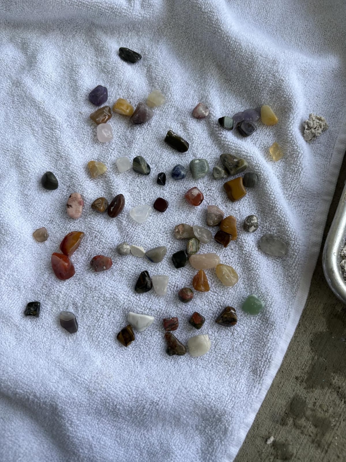 National Geographic Gigantic Gemstone Dig Kit with 100 Real Gems | Giant Dig Brick, Amethyst Quartz and Tiger's Eye, Gem Mining Activity, Excavation Tools, Magnifying Glass, Birthday Gift customer photo 2
