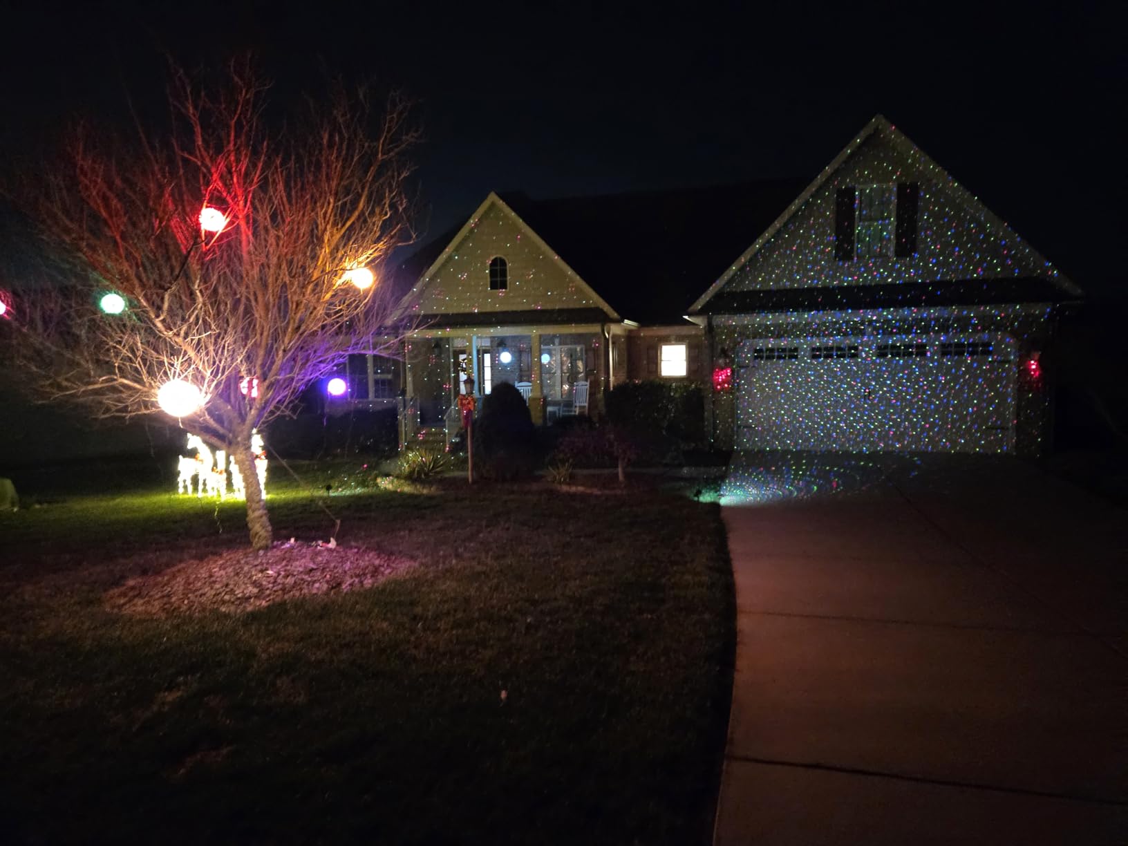 Christmas Projector Lights Outdoor, Waterproof Christmas Laser Lights Outdoor with Remote, Landscape Spotlight Red and Green Star Show, Laser Projection for Garden House Decor Holiday Xmas Decoration customer photo 2