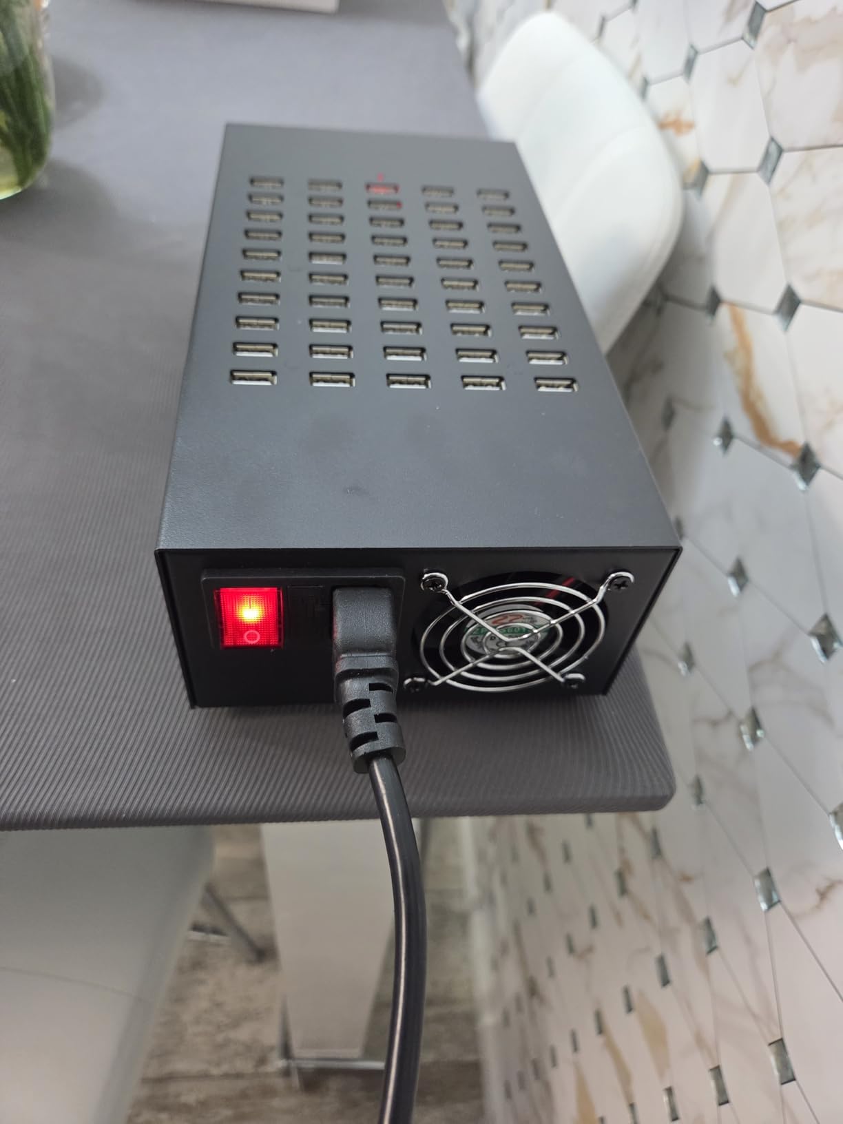 50 Port 200 Watt (40A) USB Charging Station, High Power Fast Charger Block for Hotels, Schools, Offices & Retail customer photo 2