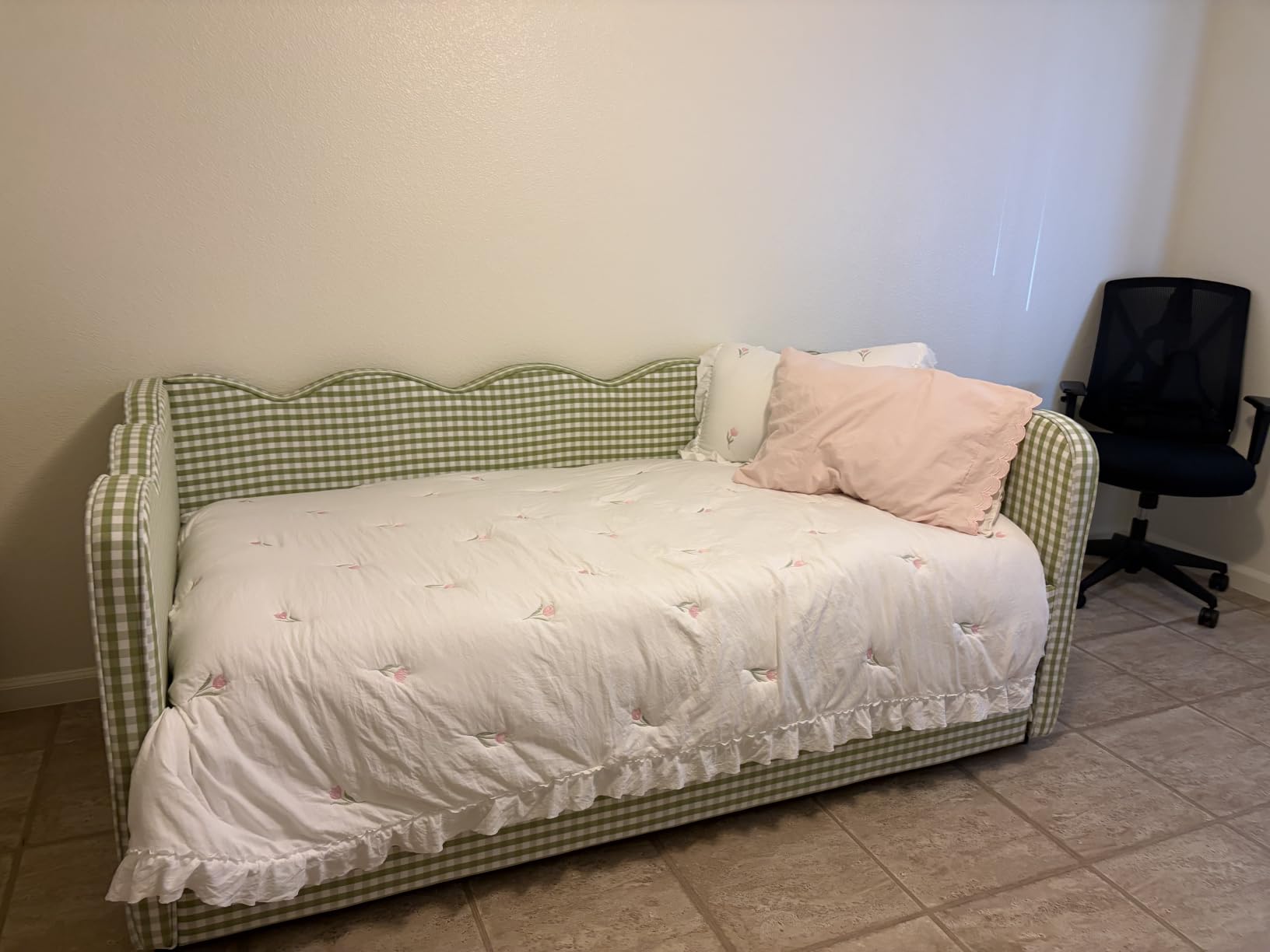 KEIKI Twin Size Upholstery Daybed with Trundle and USB, Twin to King Design Adorable Wave Shaped Extendable Linen Sofa Bed, Easy Assembly, No Box Spring Required, for Living Room and Bedroom, Navy customer photo 1