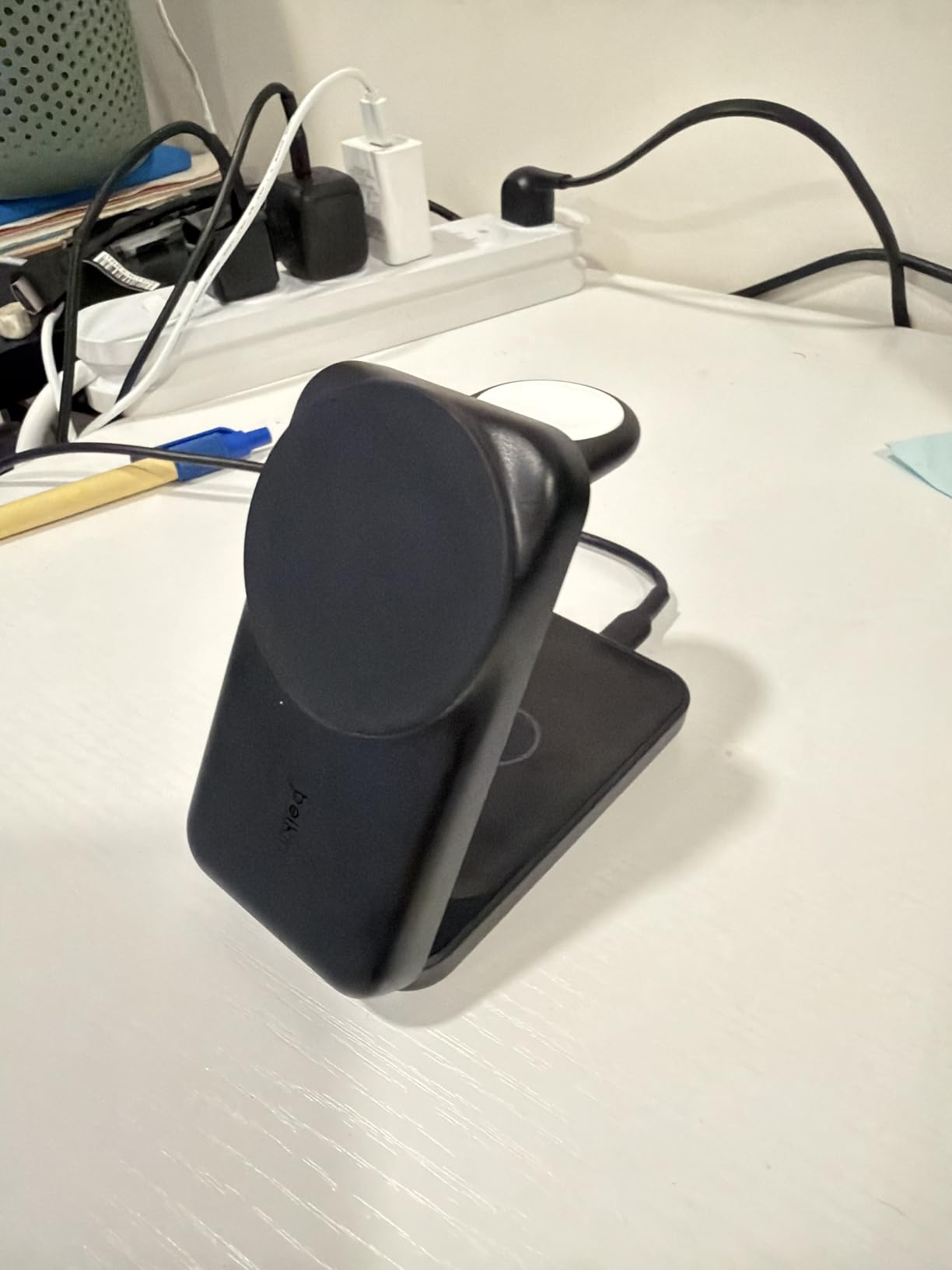 Belkin Qi2.2 25W Foldable 3-in-1 Fast Charging Station customer photo 1