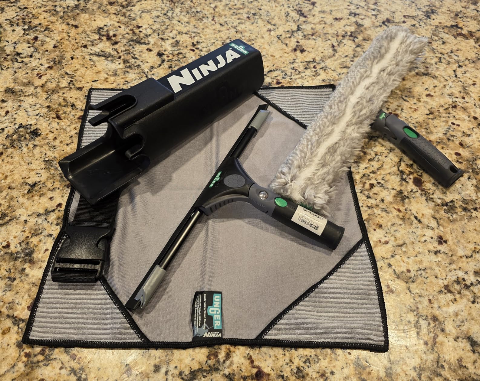 UNGER Commercial ErgoTec Advanced Window Cleaning Ninja 4-in-1 Kit WNK12 | Professional indoor/outdoor window cleaning; WNK12 advanced kit; complete 4-piece system customer photo 2