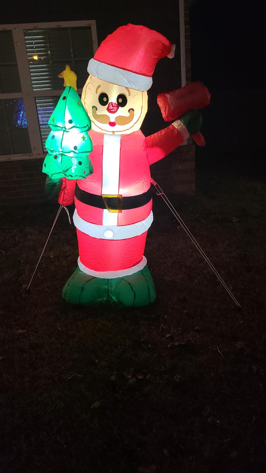 6Ft Christmas Inflatables Santa Gingerbread with LED Lights & Gift Box, Giant Christmas Inflatables Yard Decorations, Xmas Blow Up Santa Claus, Indoor/Outdoor Christmas Decor for Holiday Patio Garden customer photo 2