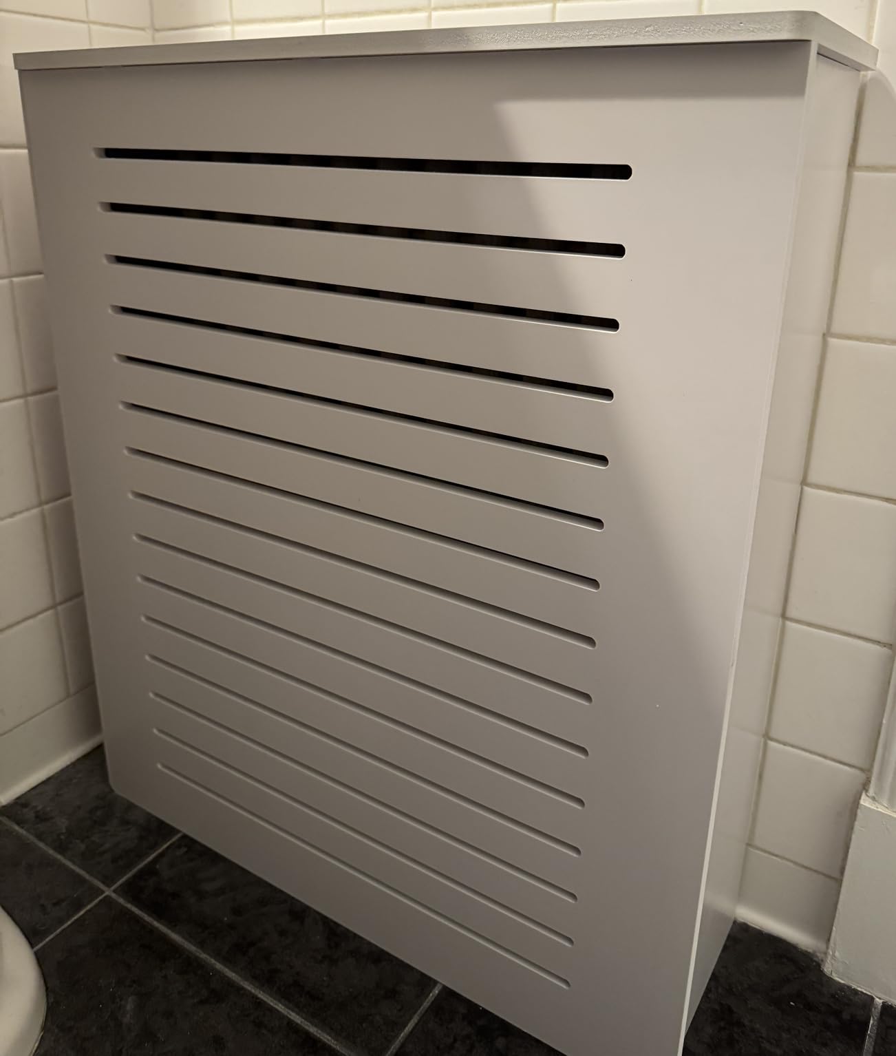 Radiator Cover Shelf White Louvered Heating Cabinet Radiator Shelf Cover Stable Heater Cover for Home Living Office Decorative Cabinet (23.6