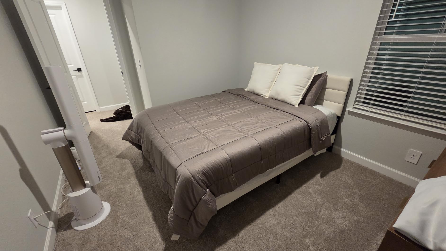 Fluest King Size Bed Frame, Platform Bed Frame with Velvet Upholstered Headboard, No Box Spring Needed, Sturdy Metal Support, Noise Free, Easy Assembly, Beige customer photo 2