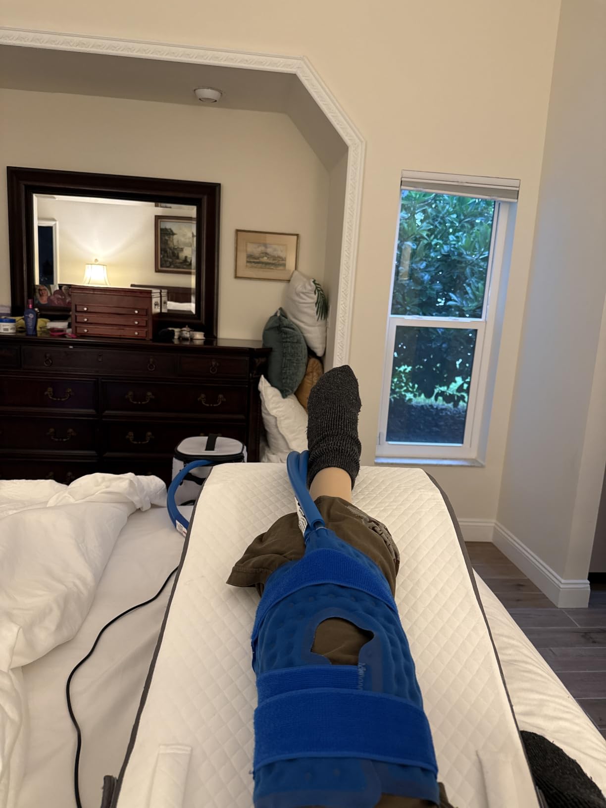 Cold Therapy Machine, Program Timer Ice Machine for Knee After Surgery, Portable Ice Therapy Machine with Quiet Pump, Large Cold Pad for Ankle, Arm Joints, Sports Injuries, Cryotherapy Pain Relief customer photo 1