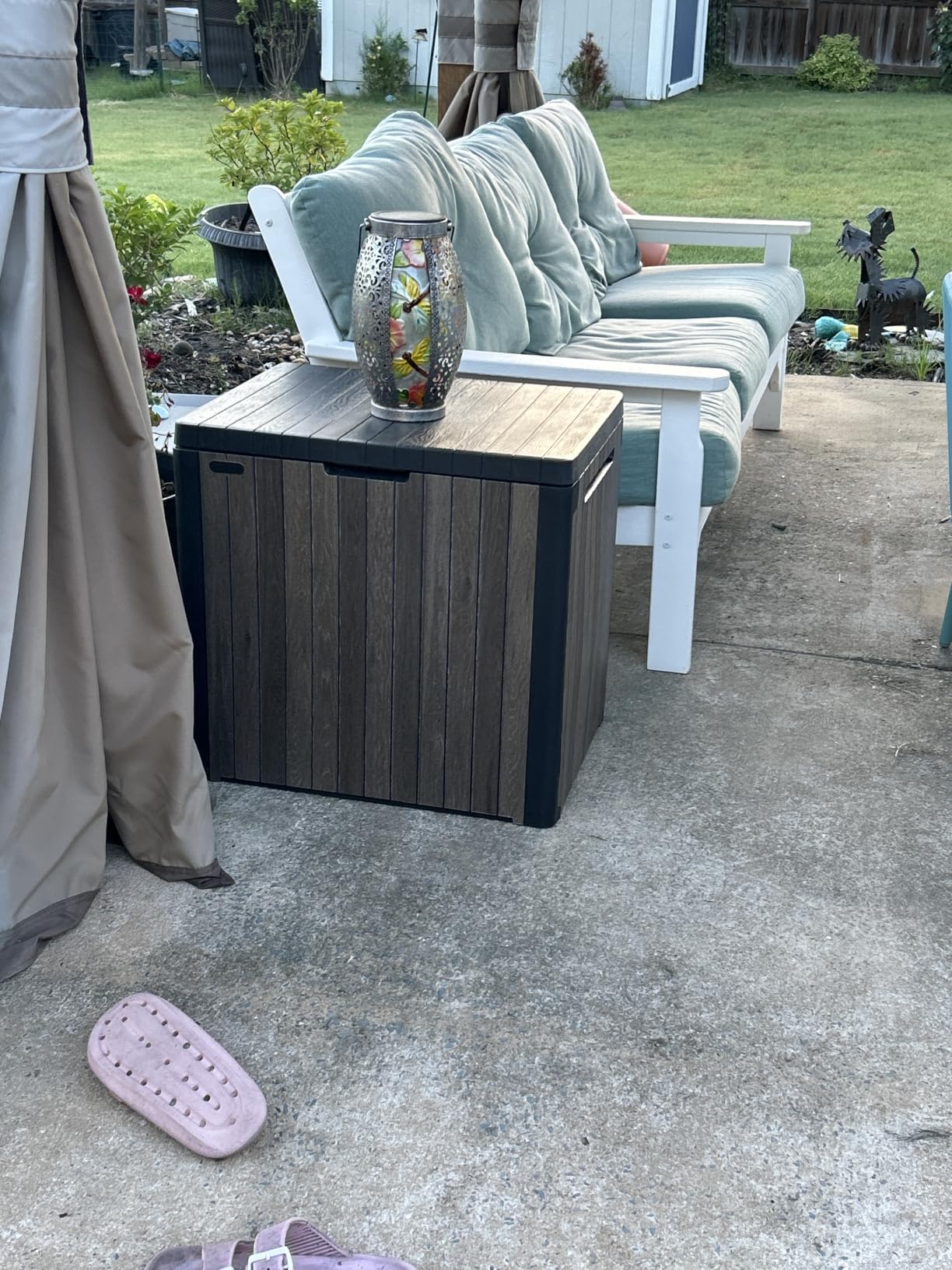 Keter Signature Collection 165 Gallon Resin Deck Box for Patio Outdoor Cushions, Throw Pillows, Garden Tools and Pool Supplies, Walnut customer photo 2