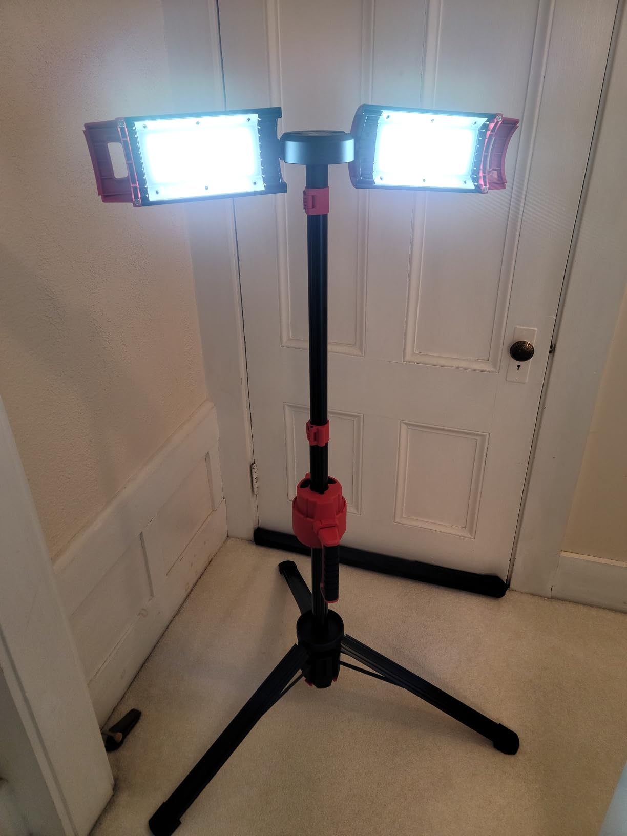 Hybrid Powered LED Work Light with Tripod, 12000 Lumens Corded & Rechargeable Battery Work Light, 7.4ft Aluminum Telescopic Stand, 3 Brightness Levels, IP65, Dual Head, Portable Job Site Light customer photo 1