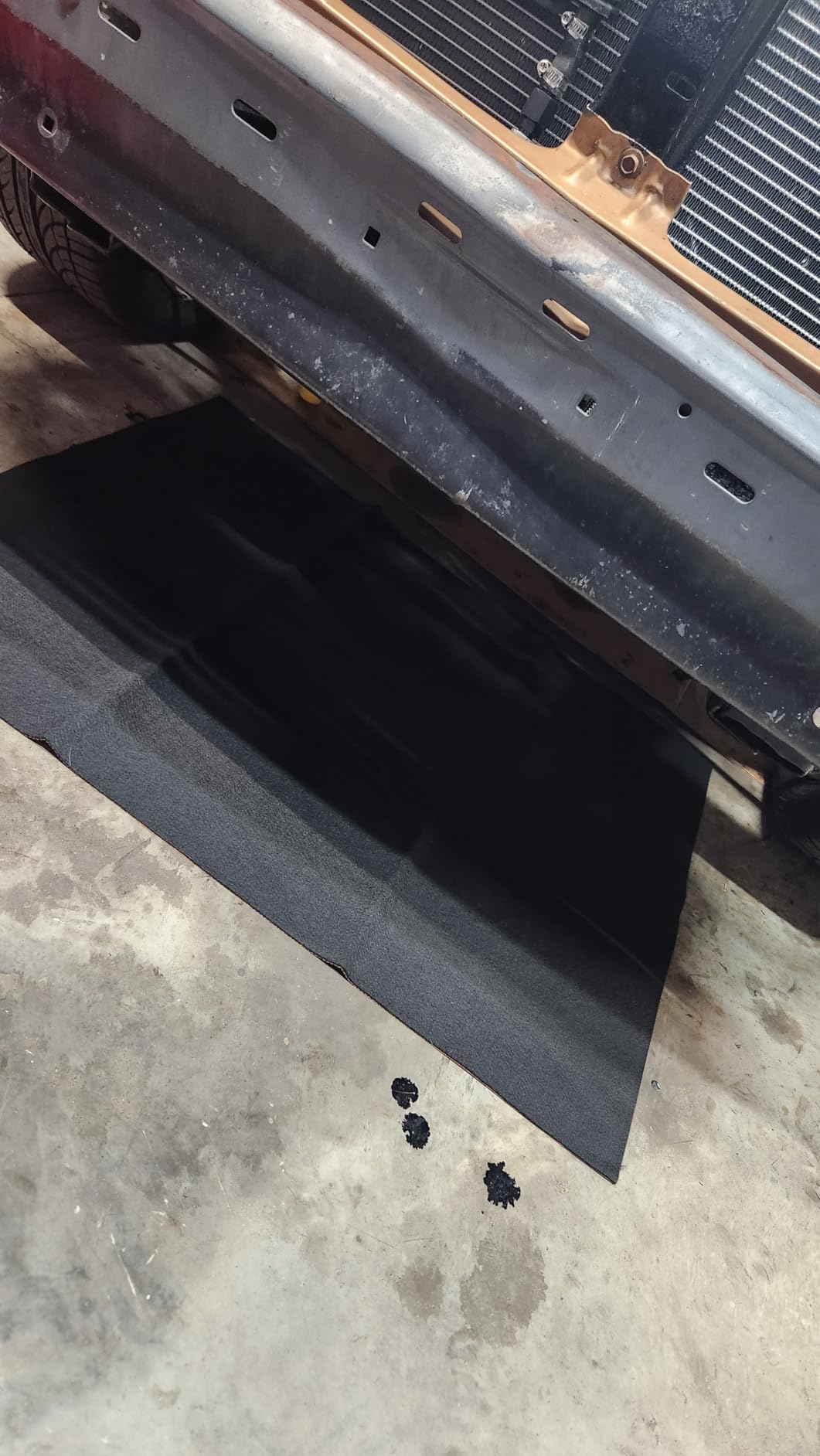 Heavy-Duty Garage Floor Mat 17' x 7'4