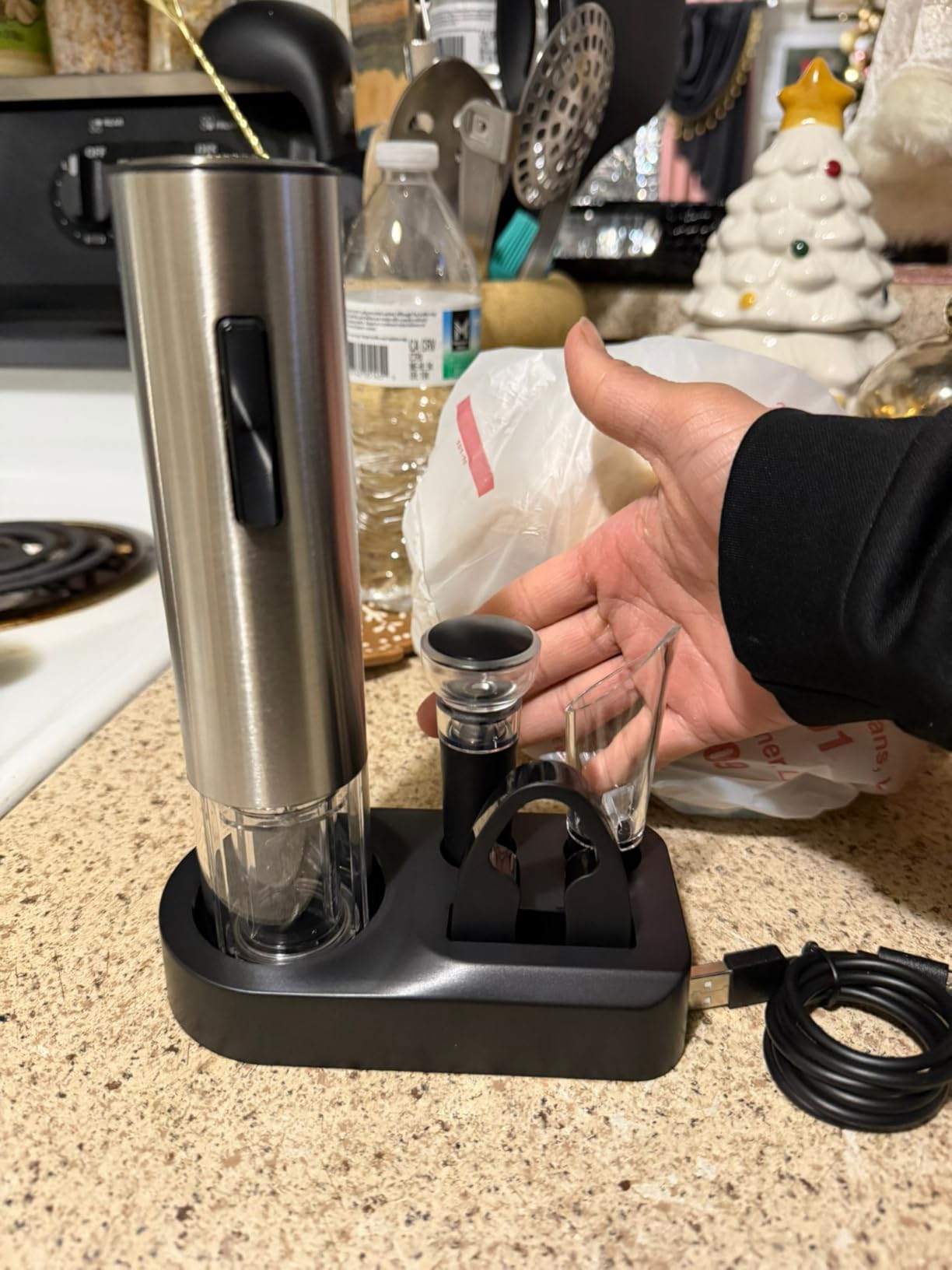 Electric Wine Opener, Rechargeable Automatic Wine Opener Corkscrew Opener Set With Wine Stopper, Foil Cutter, Wine Aerator, Storage Base & USB-C Cable Christmas Gifts for Wine Lovers customer photo 1