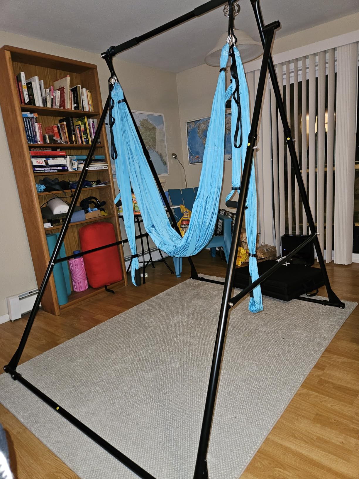 VEVOR Aerial Yoga Frame & Hammock, 551 lbs Load Capacity, 9.68 ft Freestanding Training Swing Stand with Hammock - Indoor Outdoor Use customer photo 2