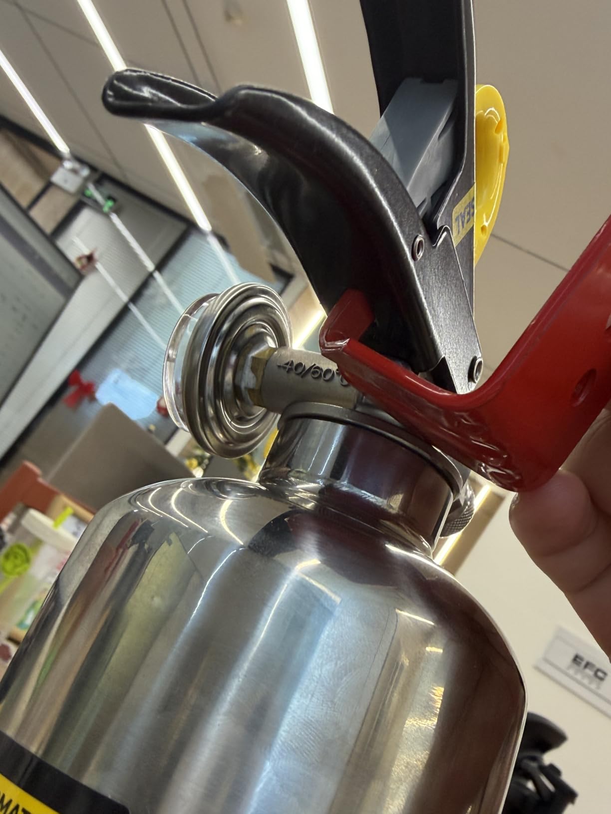 Ougist Class K Fire Extinguisher for Kitchen, 1-A:K, 40 Fl Oz Wet Chemical | For Small Cooking Oil and Grease Fires with Quick-Pull Access and Easier Cleanup for Kitchen and Food Truck Use customer photo 2