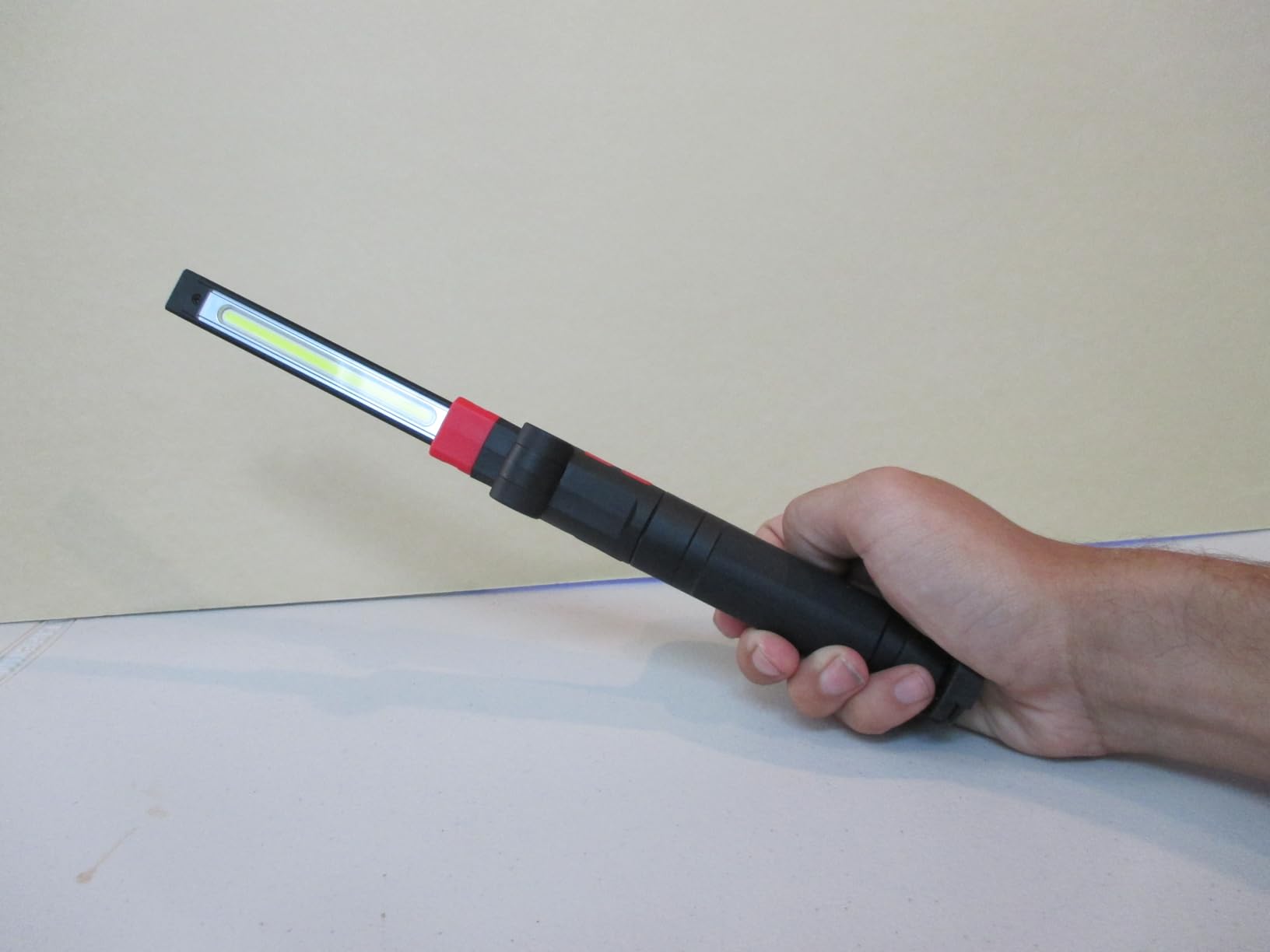 Magnetic Work Light with Red Beam, 1300LM Rechargeable Mechanic Flashlight CRI 95+ True Color, 4600mAh Under Hood Light with Magnetic Base for Car Repair, Garage & DIY customer photo 1