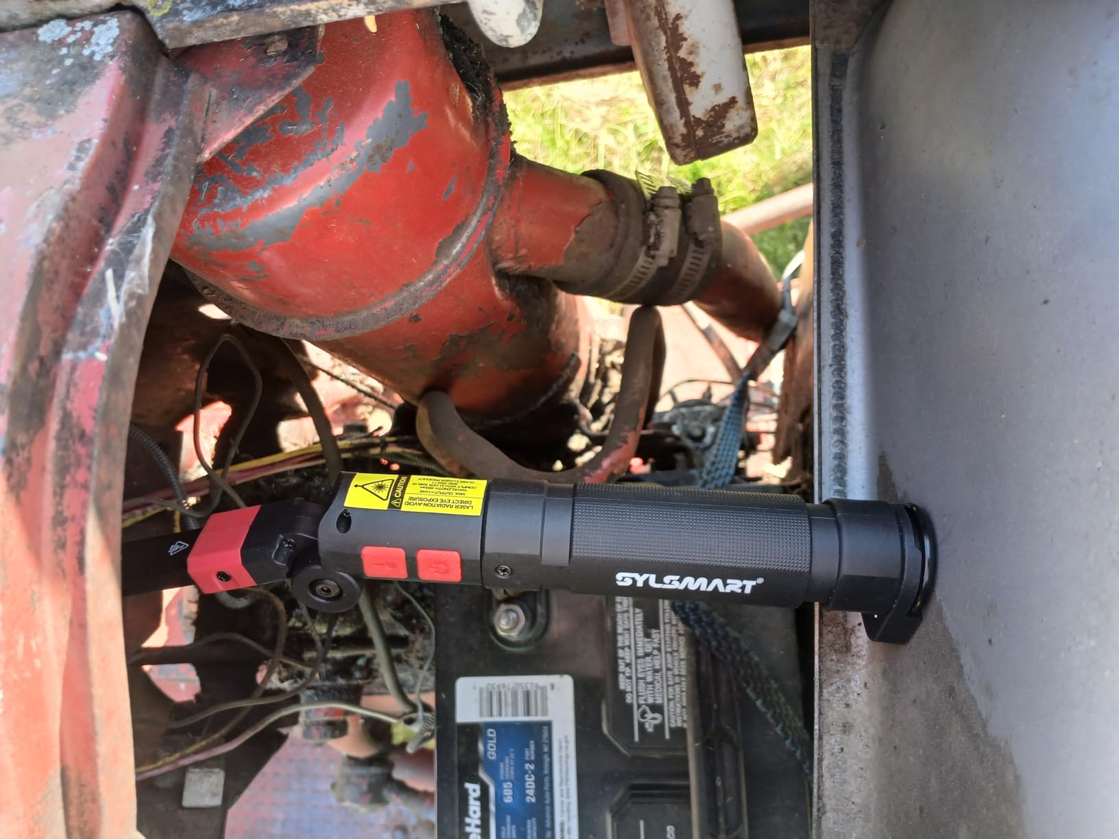 Magnetic Work Light with Red Beam, 1300LM Rechargeable Mechanic Flashlight CRI 95+ True Color, 4600mAh Under Hood Light with Magnetic Base for Car Repair, Garage & DIY customer photo 2