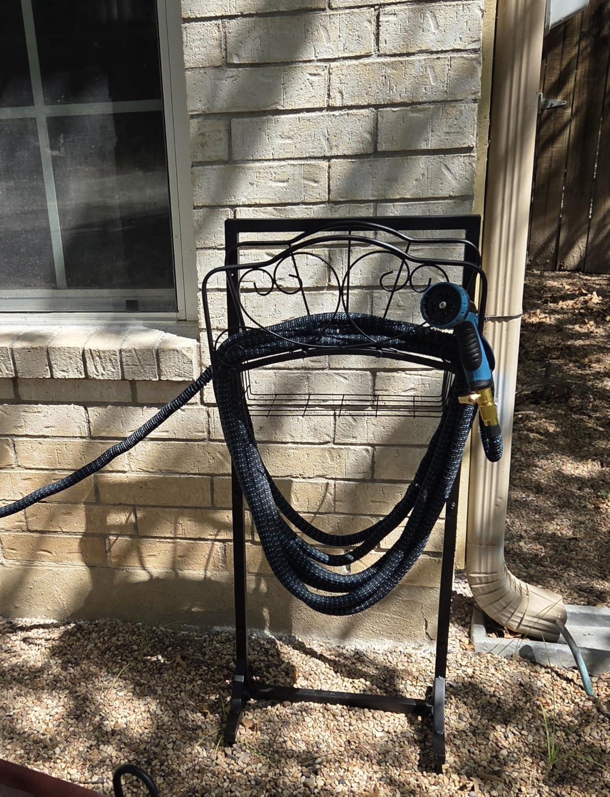Stable Garden Hose Holder with Storage Basket and Tool Hooks, Heavy-Duty Garden Hose Storage Metal Hose Hanger Holds 160Ft, Rustproof Freestanding Water Hose Holder for Outside,Yard,Lawn,Farm customer photo 2