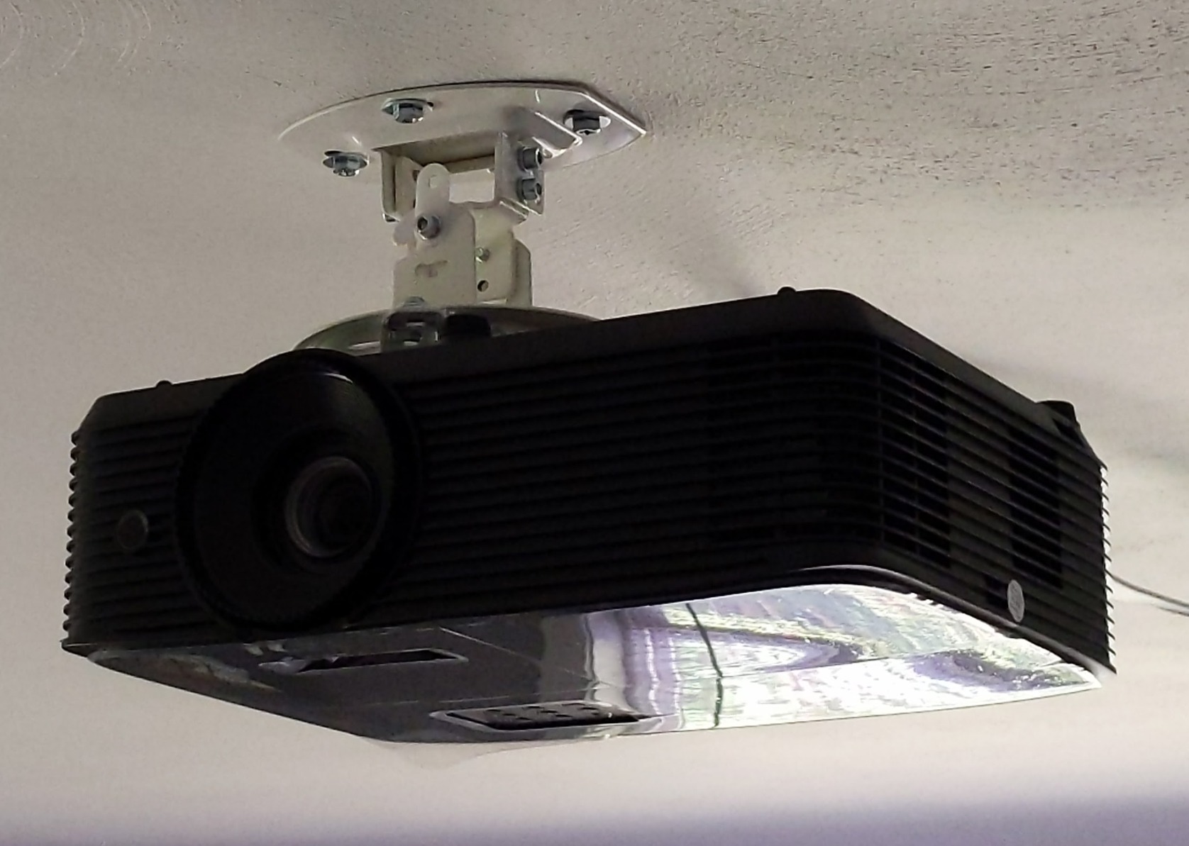 VIVO Universal Ceiling Extending Projector Mount, Height Adjustable Projection, Up to 12.5 inch Mounting Range, Hidden Cable Routing, White, MOUNT-VP03W customer photo 1