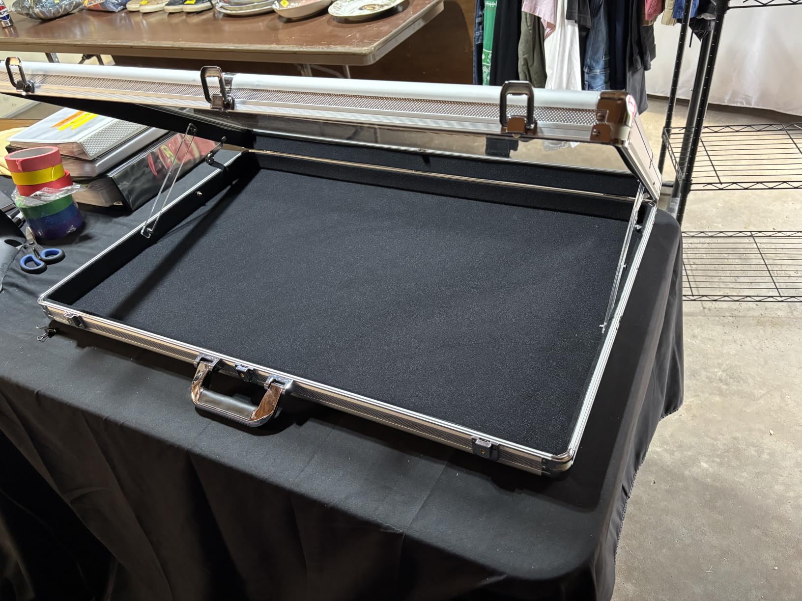 Card Display Case Aluminum Trade Show Display Case Large Portable Trading with Lock for Collectibles, Sports Cards. 34IN x 22IN - Black customer photo 2