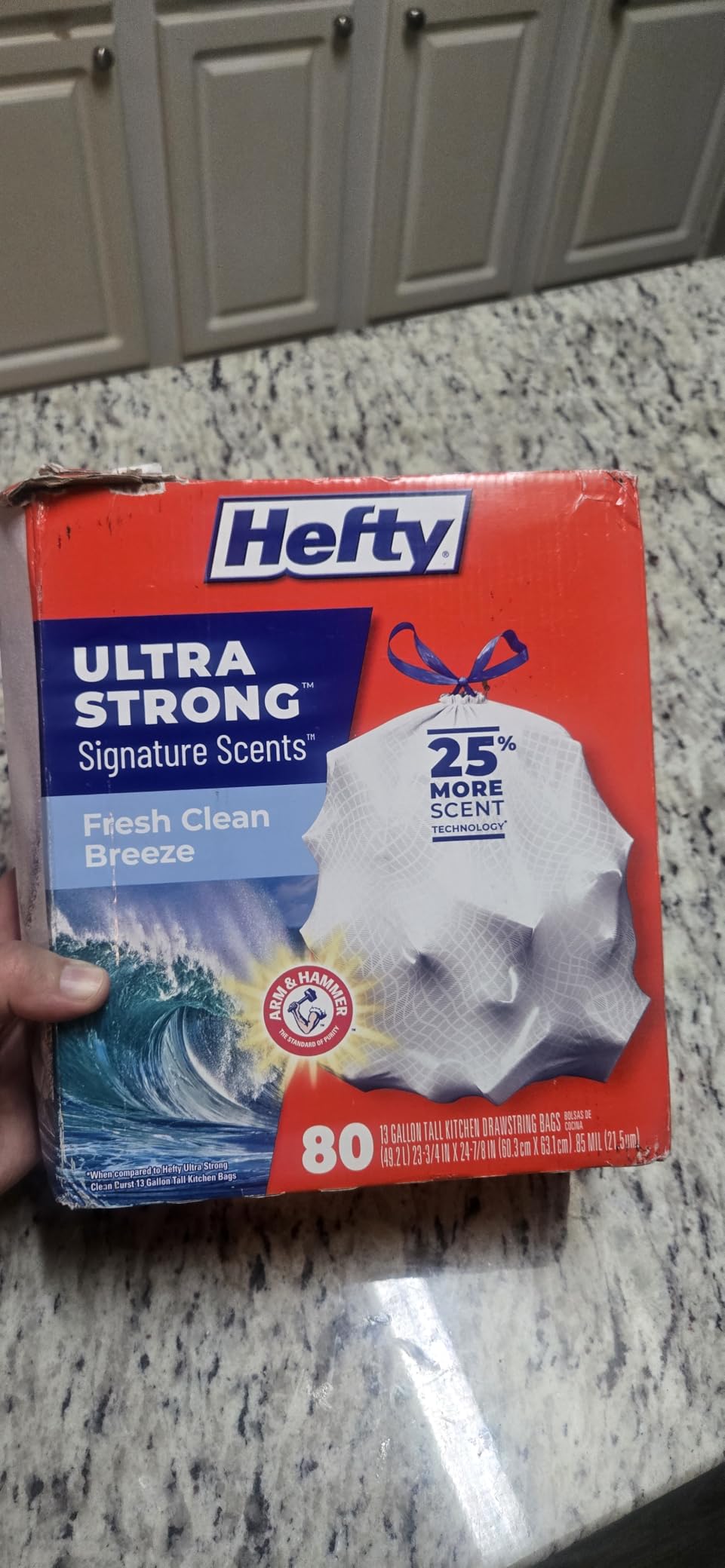 Hefty Ultra Strong Signature Scents 13G Trash Bags, Fresh Clean, 80ct customer photo 1