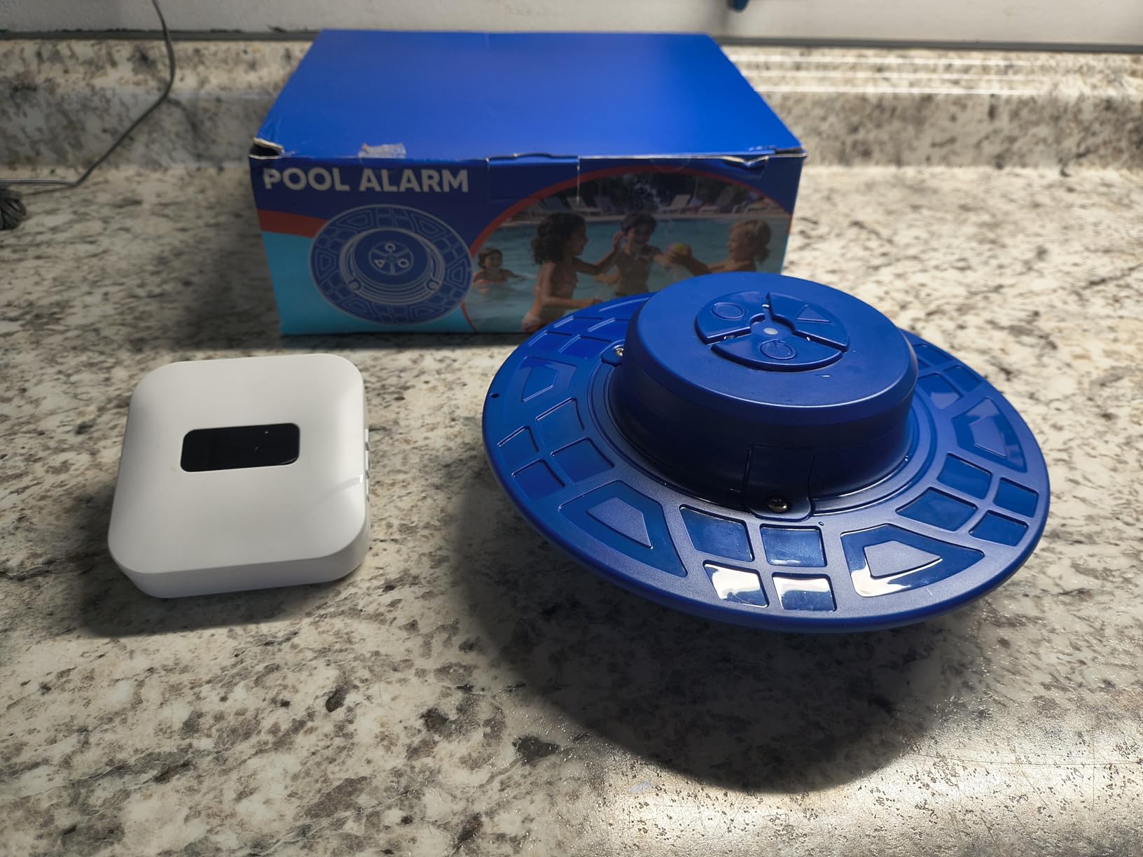 Floating Pool Alarm with Indoor Receiver, 110dB Siren Pool Safety Alarms for Inground and Above Ground Pools, Zero Installation Water Alarm with Adjustable Sensitivity for Kids and Pets Safety (Blue) customer photo 1