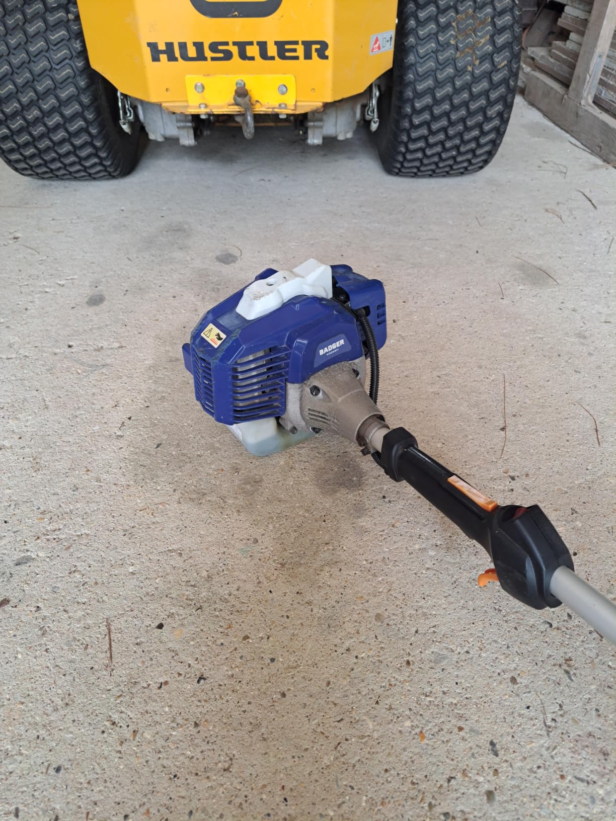 Wild Badger Power Gen2 26cc 2-Cycle Gas Weed Wacker, 4-in-1 Kit, 17-in Cut | 4 cutting attachments, plus extra trimmer line and a shoulder harness for trimming, brush cutting, hedges and branches. customer photo 1