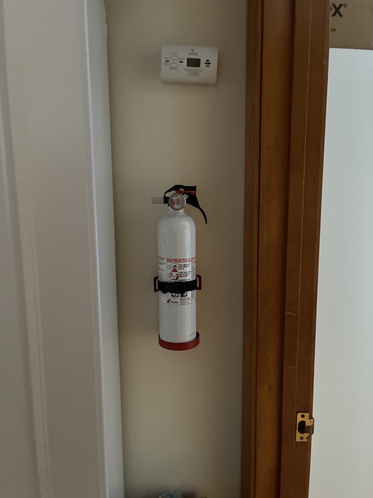 Compact Fire Extinguisher Wall Mount Bracket - Heavy Duty Quick Release Holder for 2.5 lb Fire Extinguishers 1 Pack for Home Garage RV Truck Boat customer photo 2