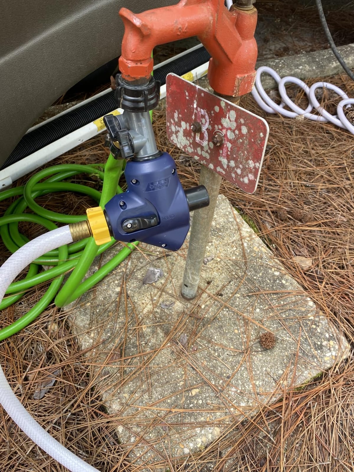 Camco Tastepure 4-in-1 Adjustable RV Water Pressure Regulator - Combines a 90 Degree RV Hose Elbow Design, Pressure Gauge, Adjustable Regulator, & Shut-Off Valve in One RV Accessory (40065) customer photo 2